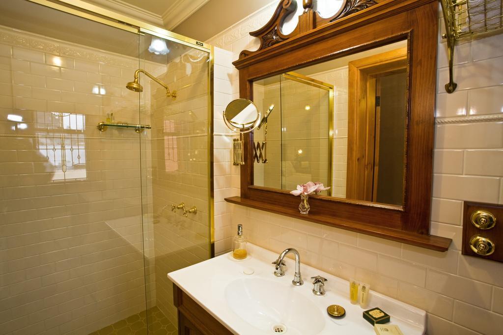 Upstairs Victorian King Room - Bronze