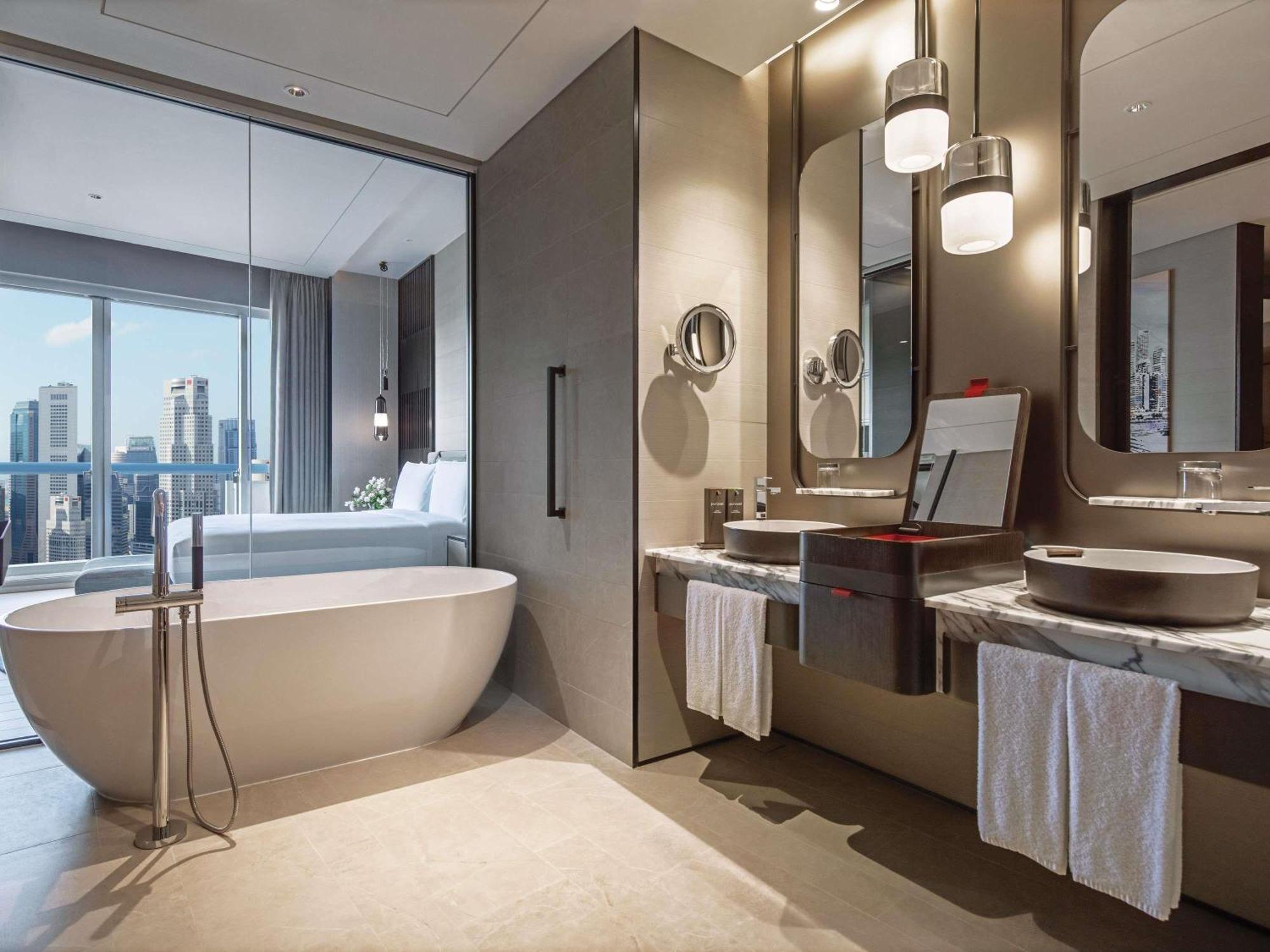 Crest Suite, 1 King, L65 Lounge Access, High Floor, 2 Balconies, Panoramic View,1729994771:JPEG