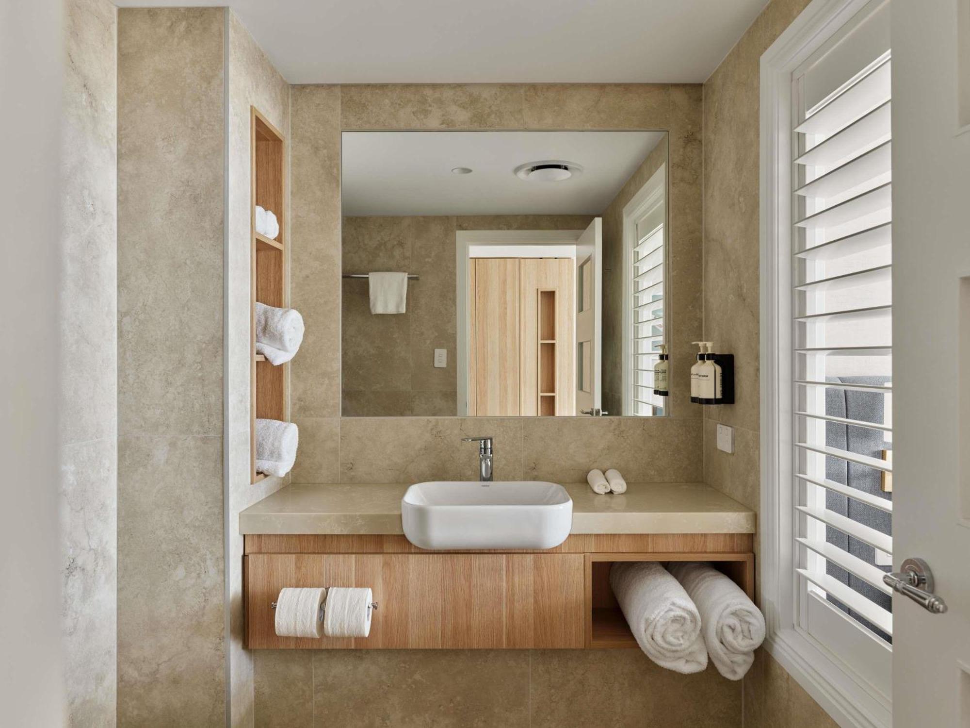 Deluxe King Room Bay View