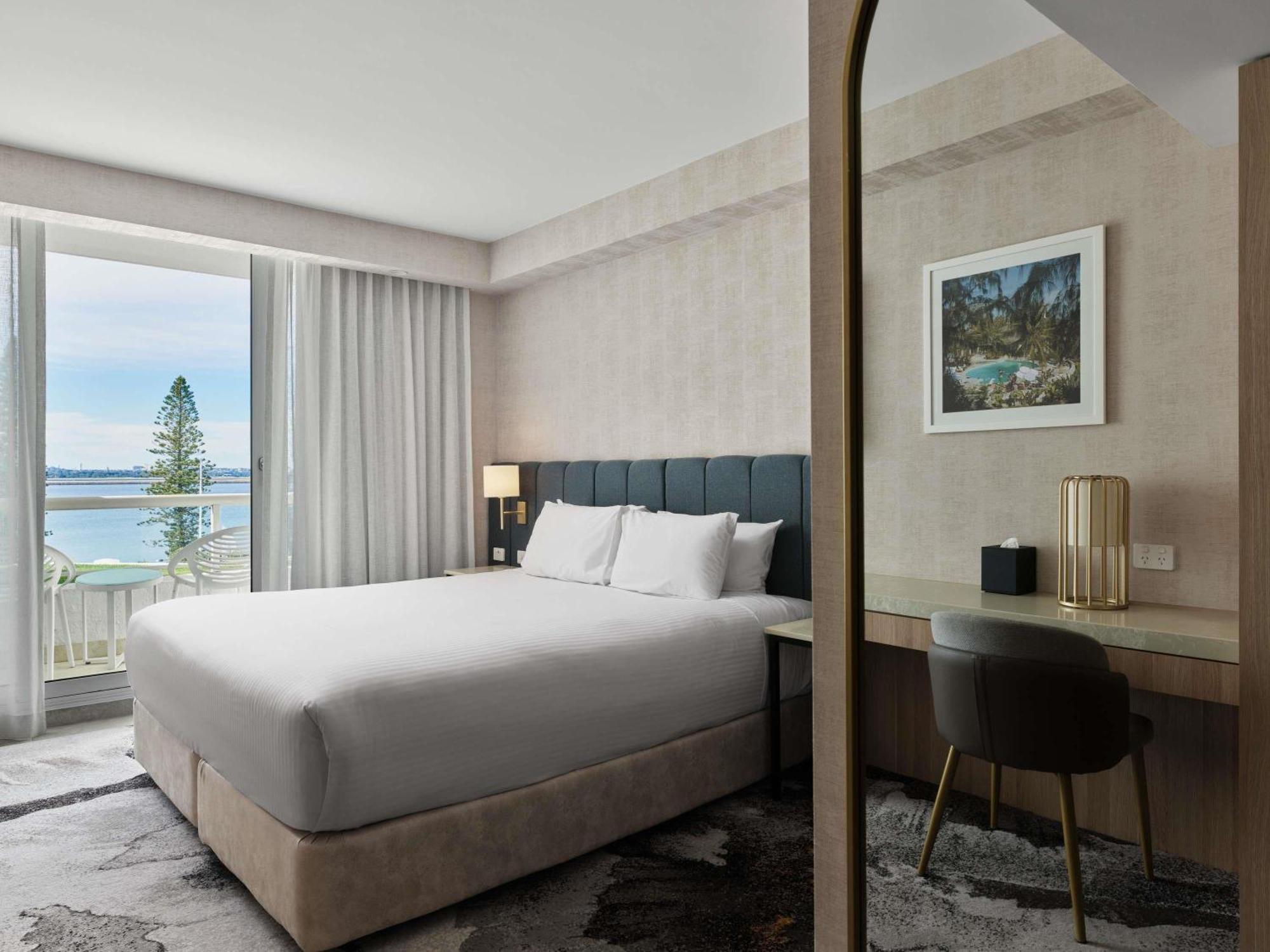 Deluxe King Room Bay View