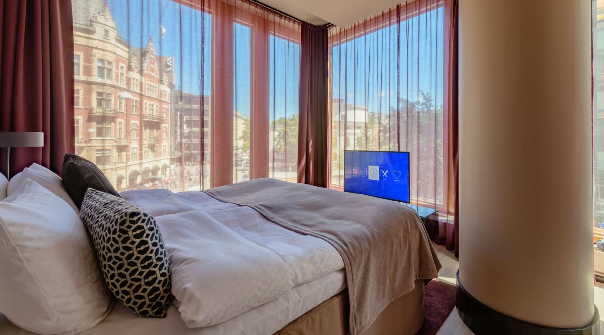 Spacious Double Room,1730010556:JPEG