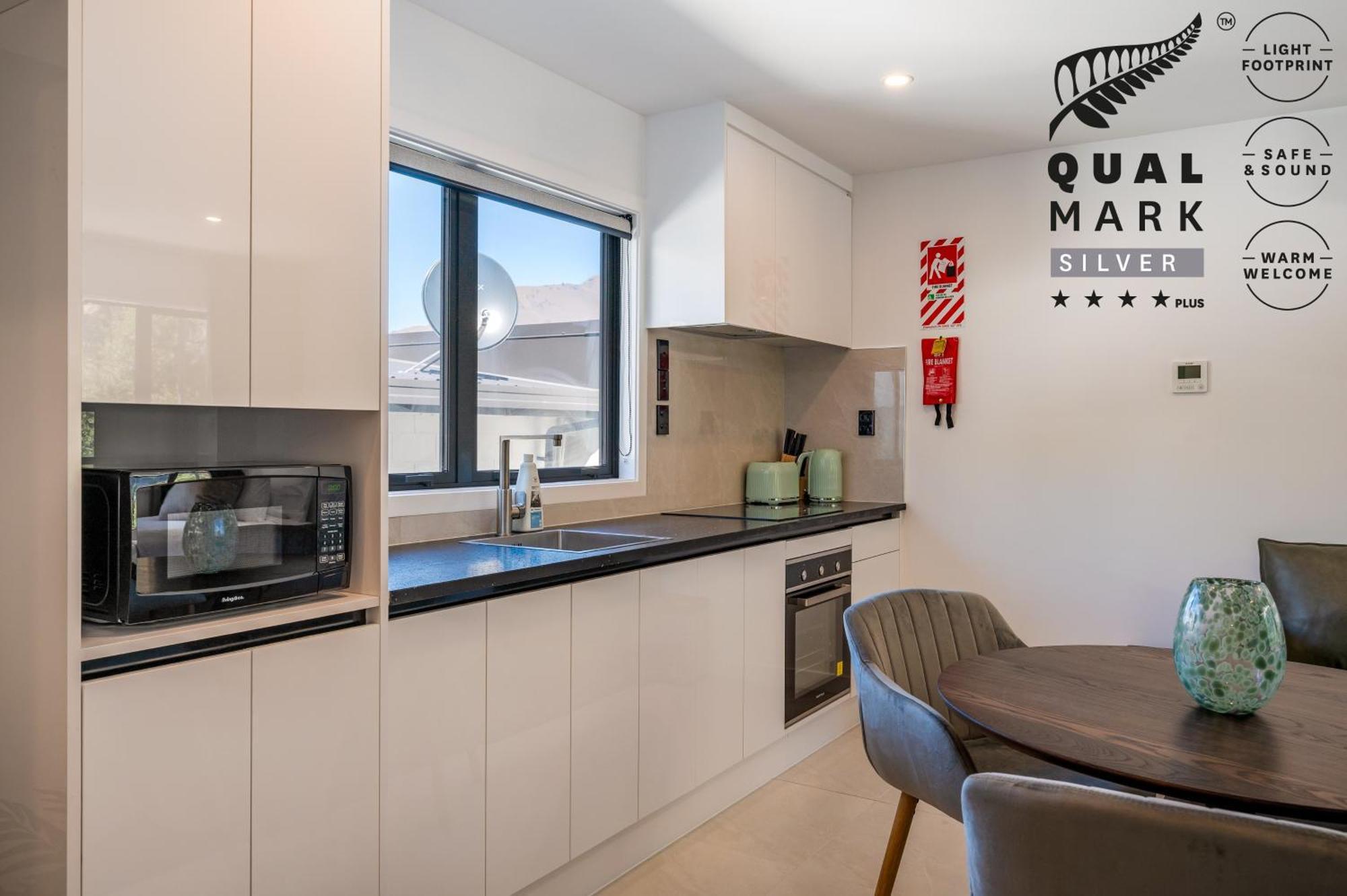 Luxe One Bedroom Suite Mountain View