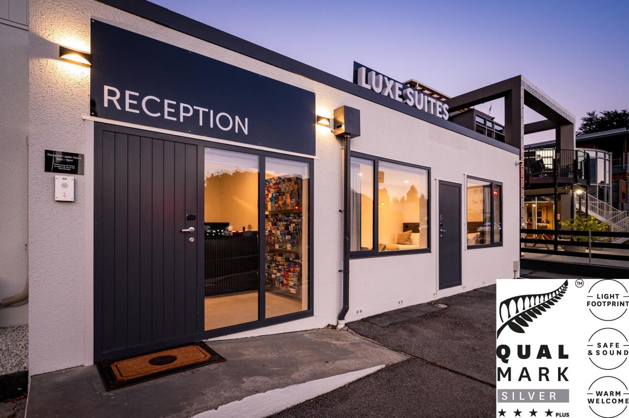 Luxe Queen Single Mountain View