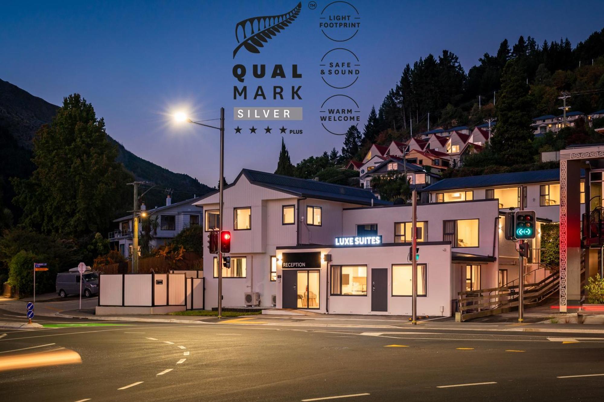Luxe Queen Single Mountain View