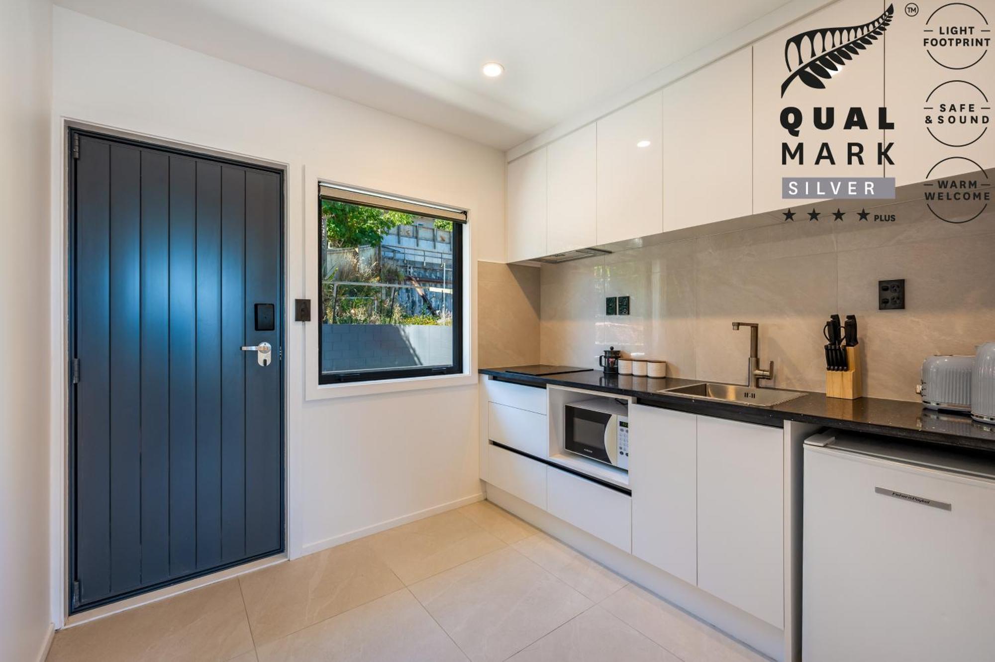Luxe Queen Single Mountain View