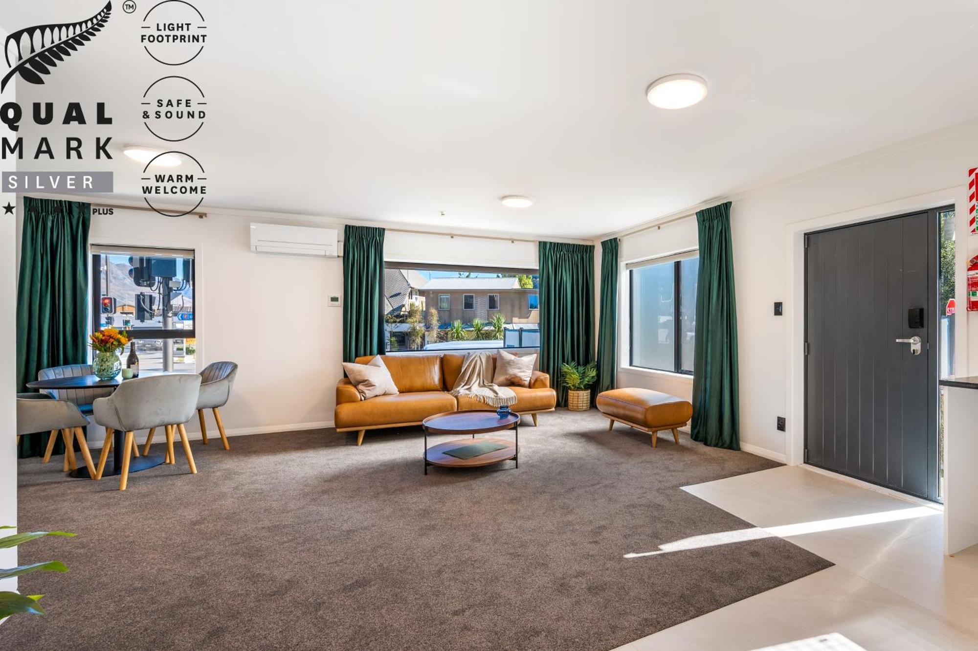 Luxe Two Bedroom Suite Private Garden