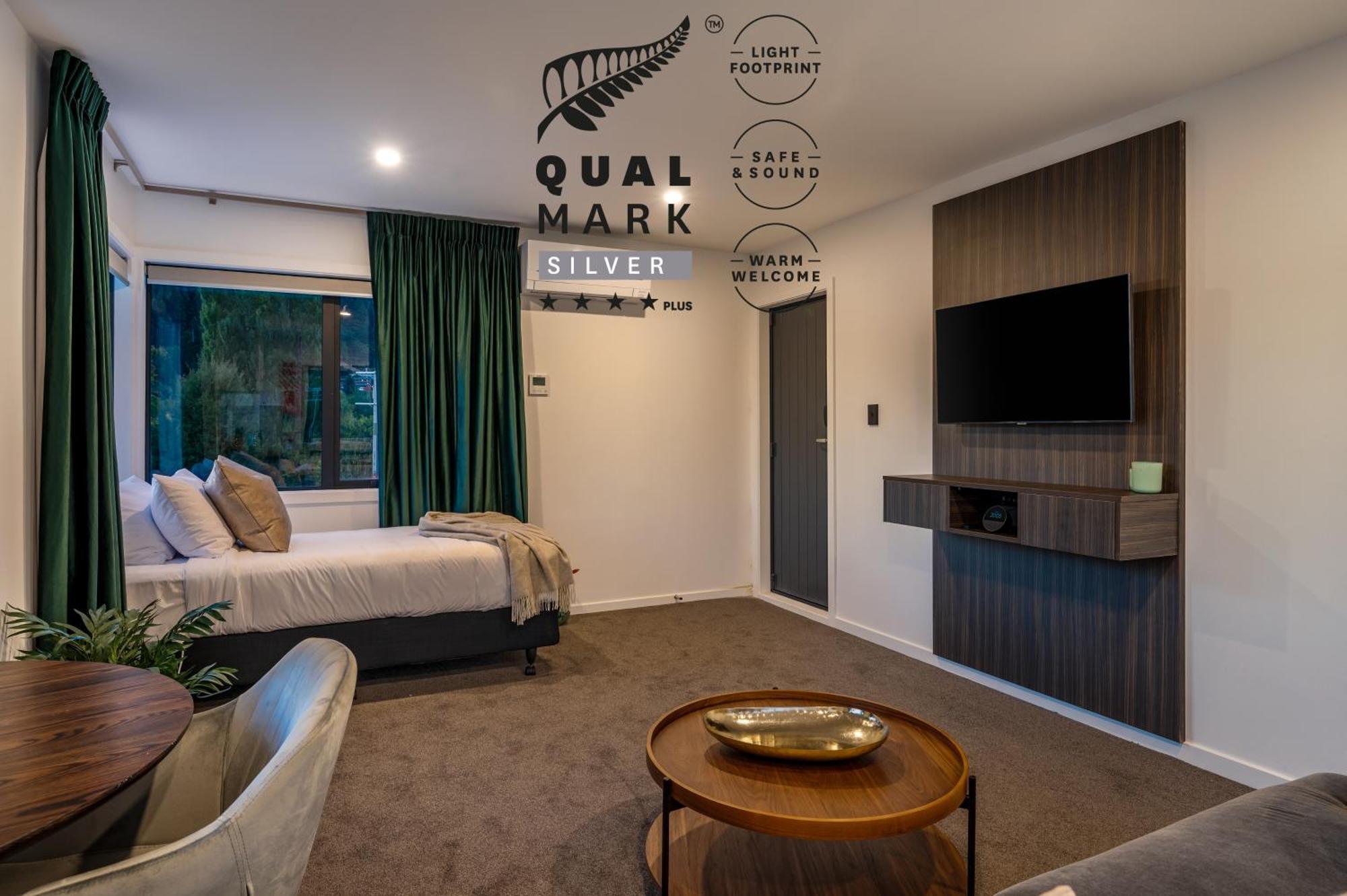 Luxe One Bedroom Suite Mountain View