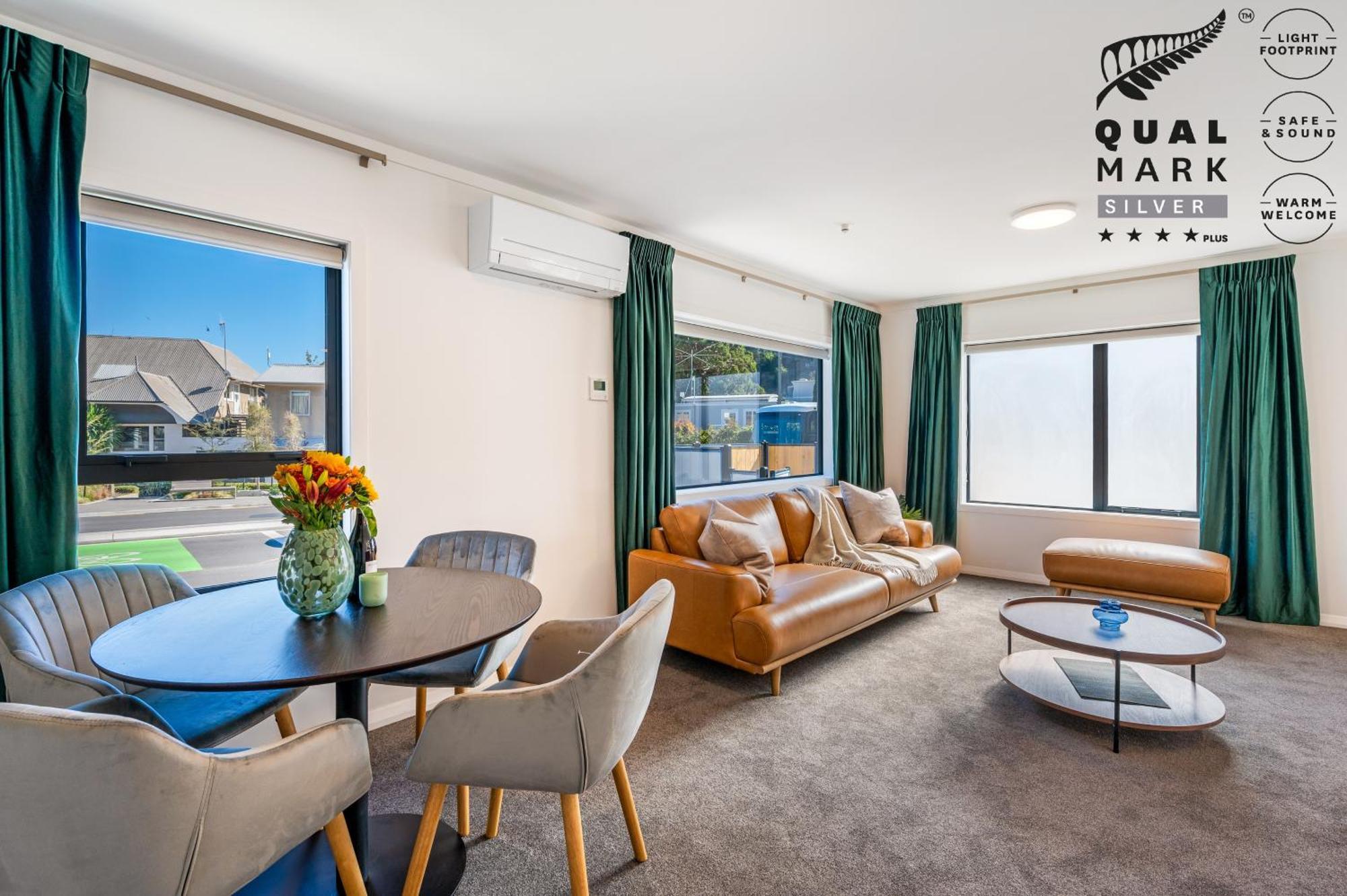 Luxe Two Bedroom Suite Private Garden