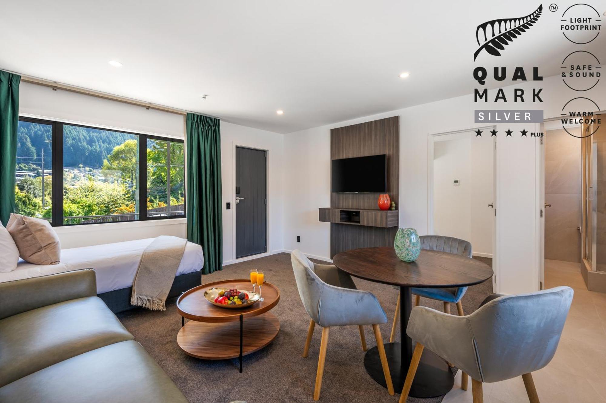 Luxe One Bedroom Suite Mountain View