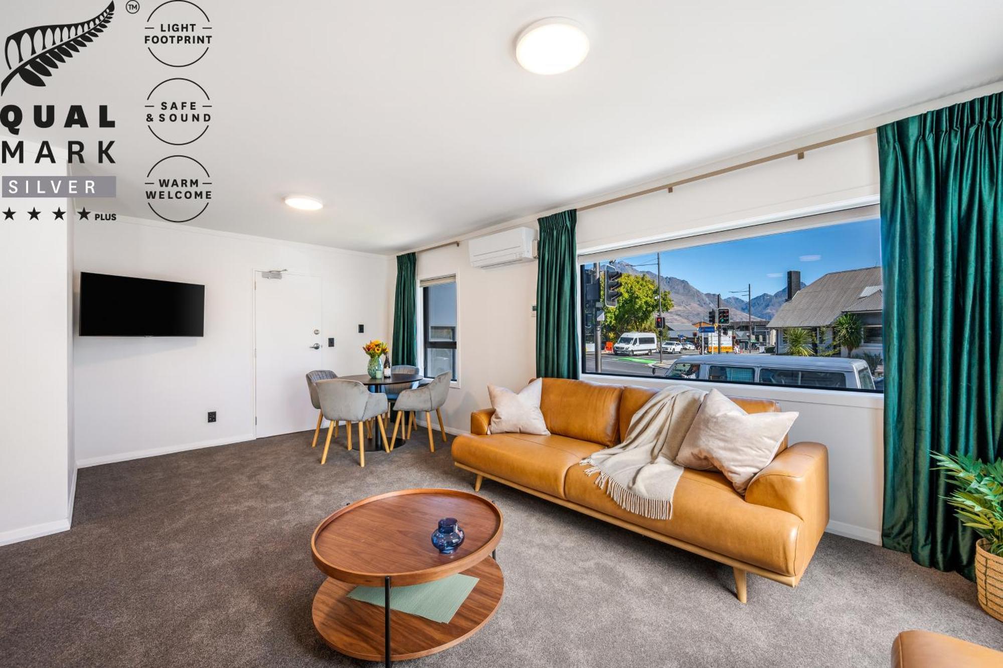 Luxe Two Bedroom Suite Private Garden