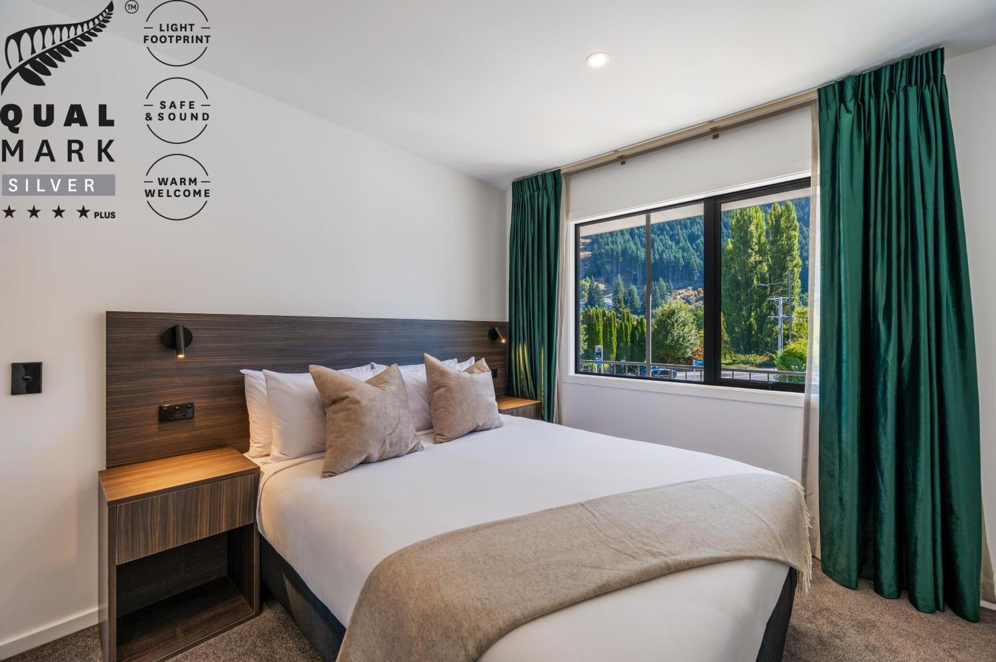 Luxe One Bedroom Suite Mountain View
