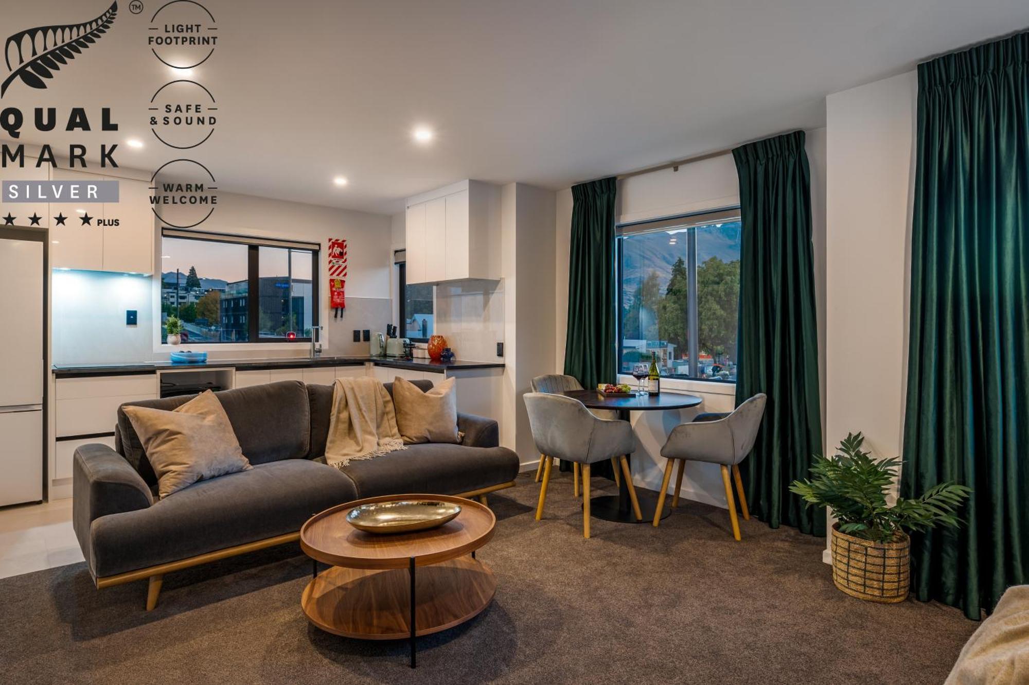Luxe One Bedroom Suite Mountain View
