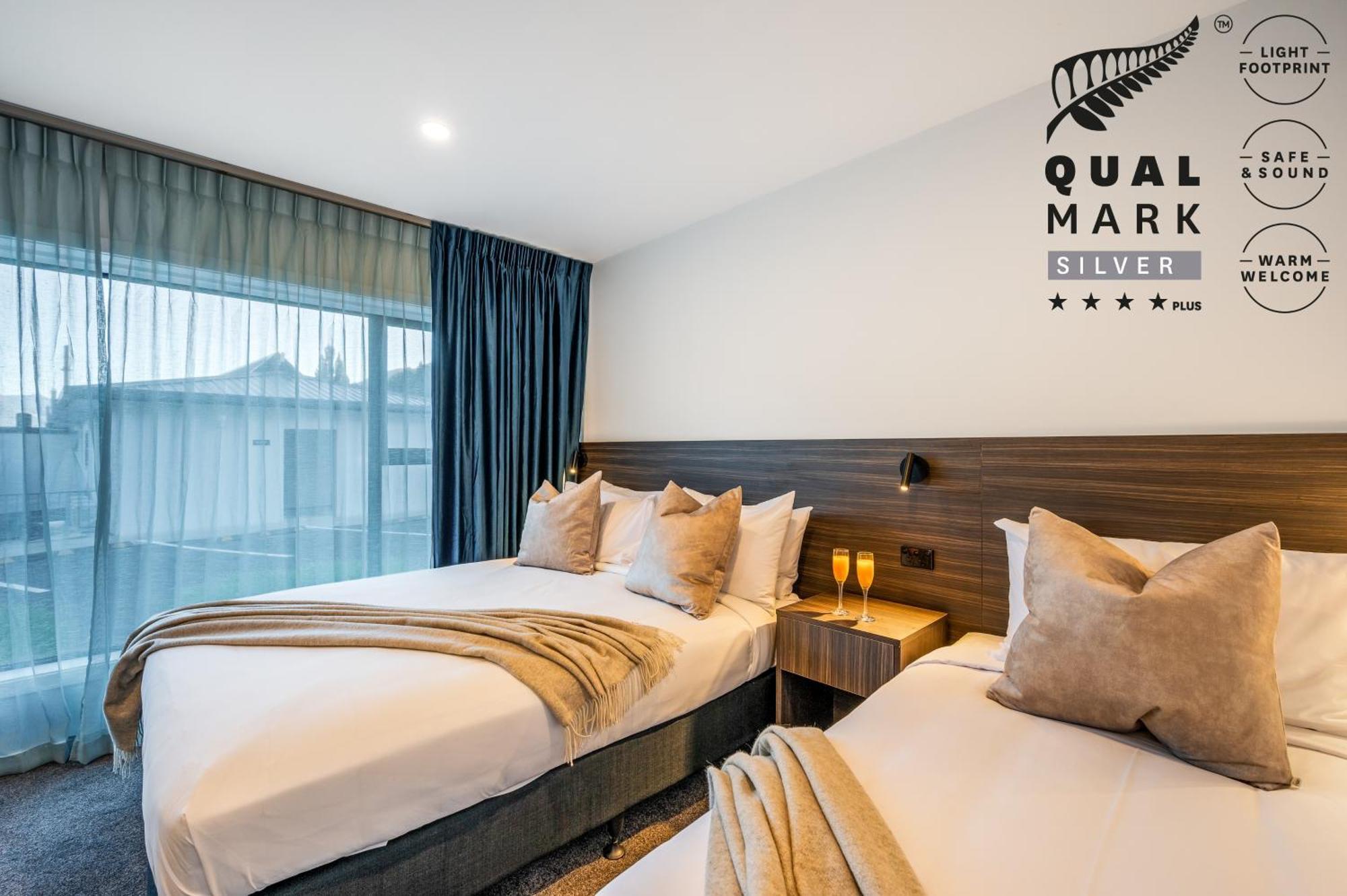 Luxe Queen Single Mountain View
