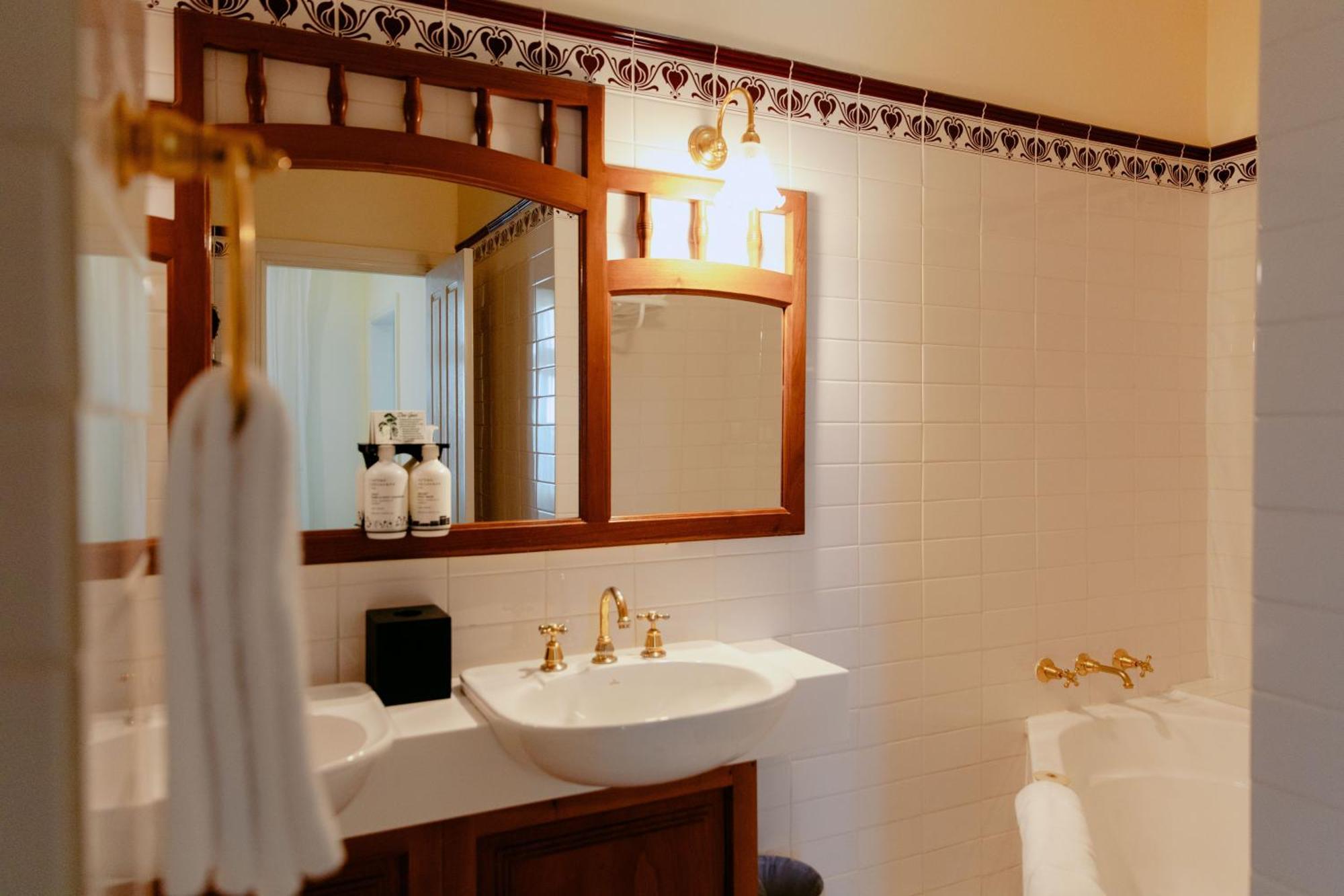 Heritage Spa & Fireplace Room