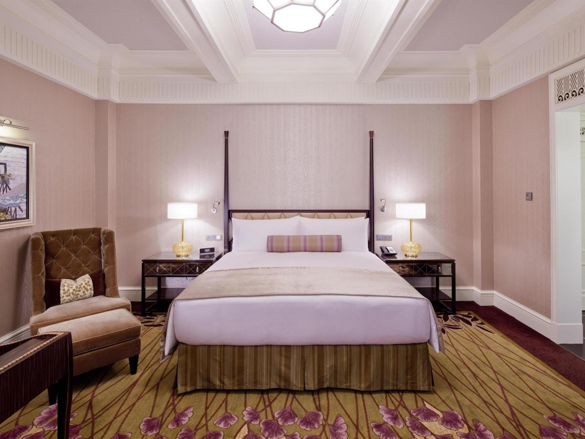 Deluxe King Room - Non-Smoking,1756522758:JPEG