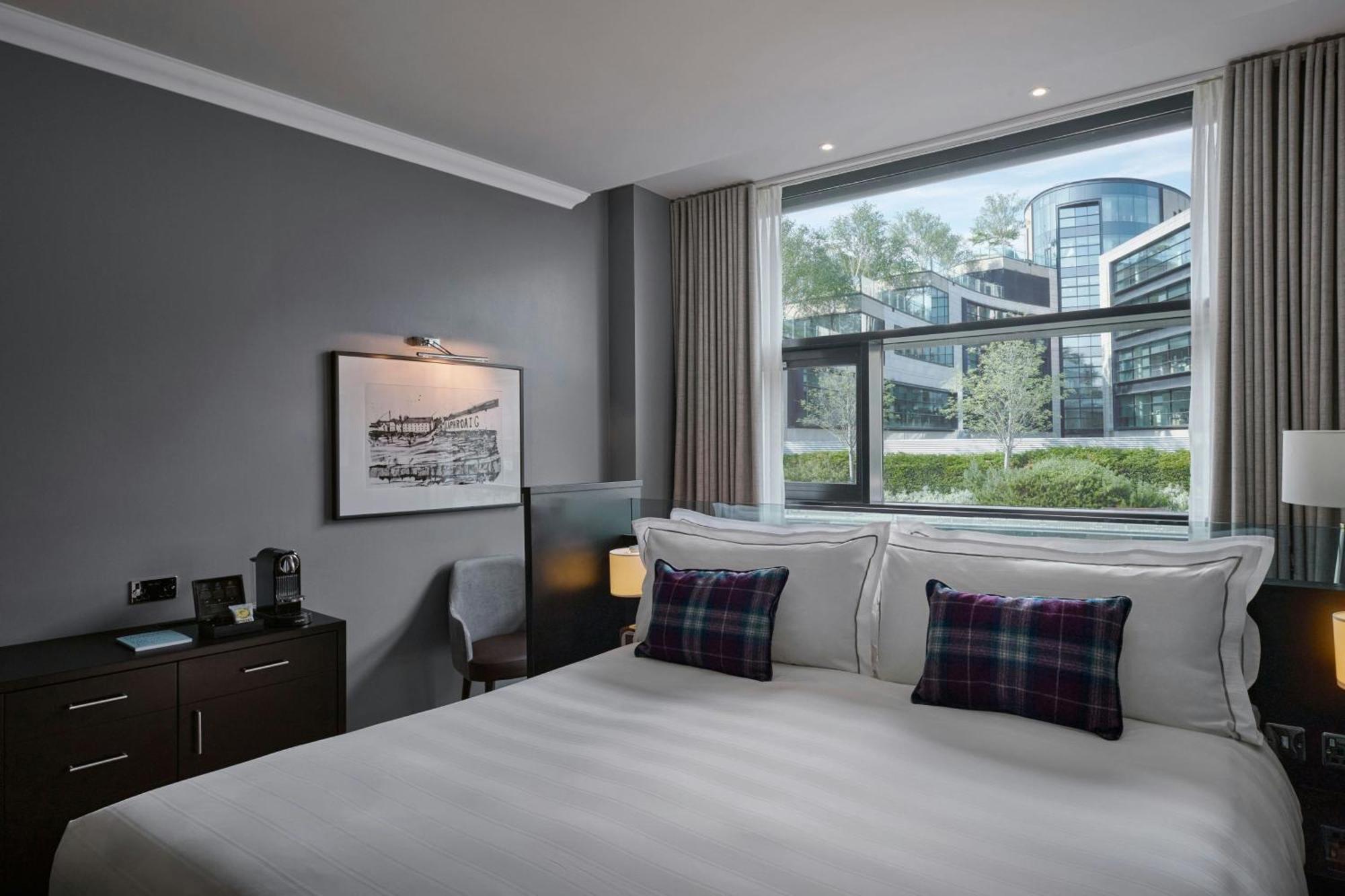 Signature Room Guest room 1 King