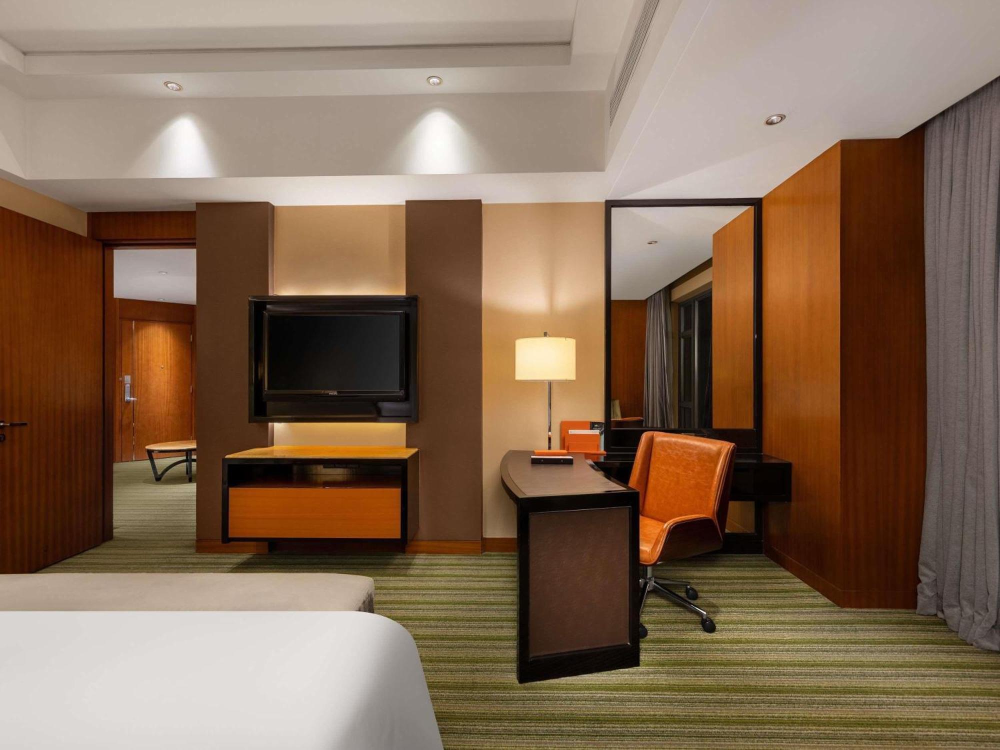 Deluxe King Suite,1730053368:JPEG