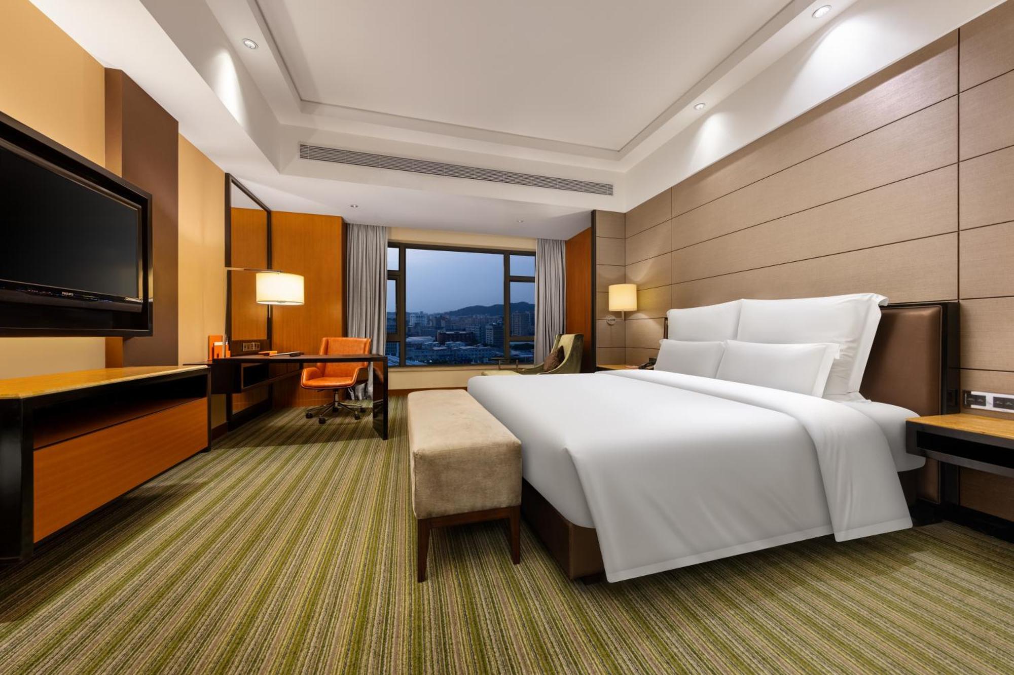 Deluxe King Suite