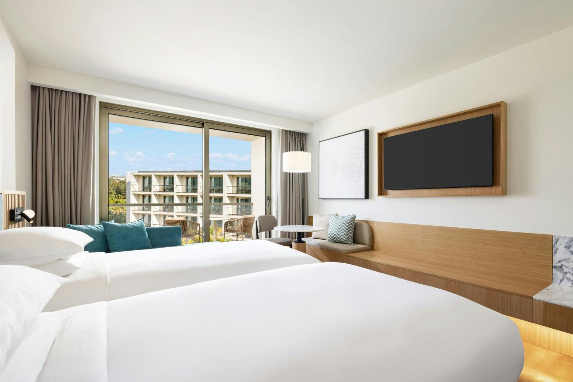 Deluxe Twin Room Balcony Resort View