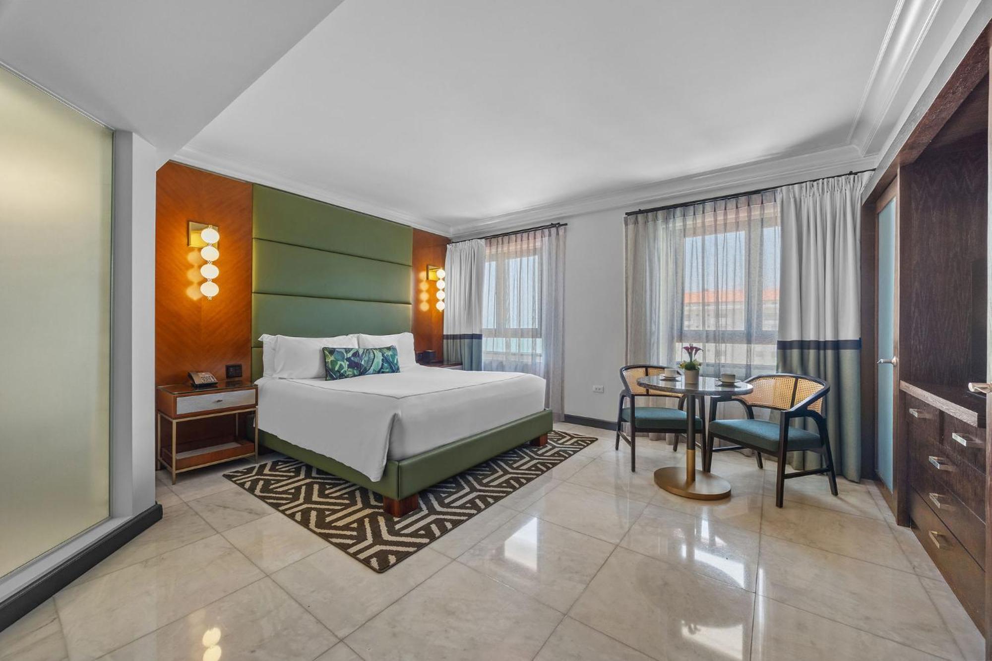 Deluxe King Room City View
