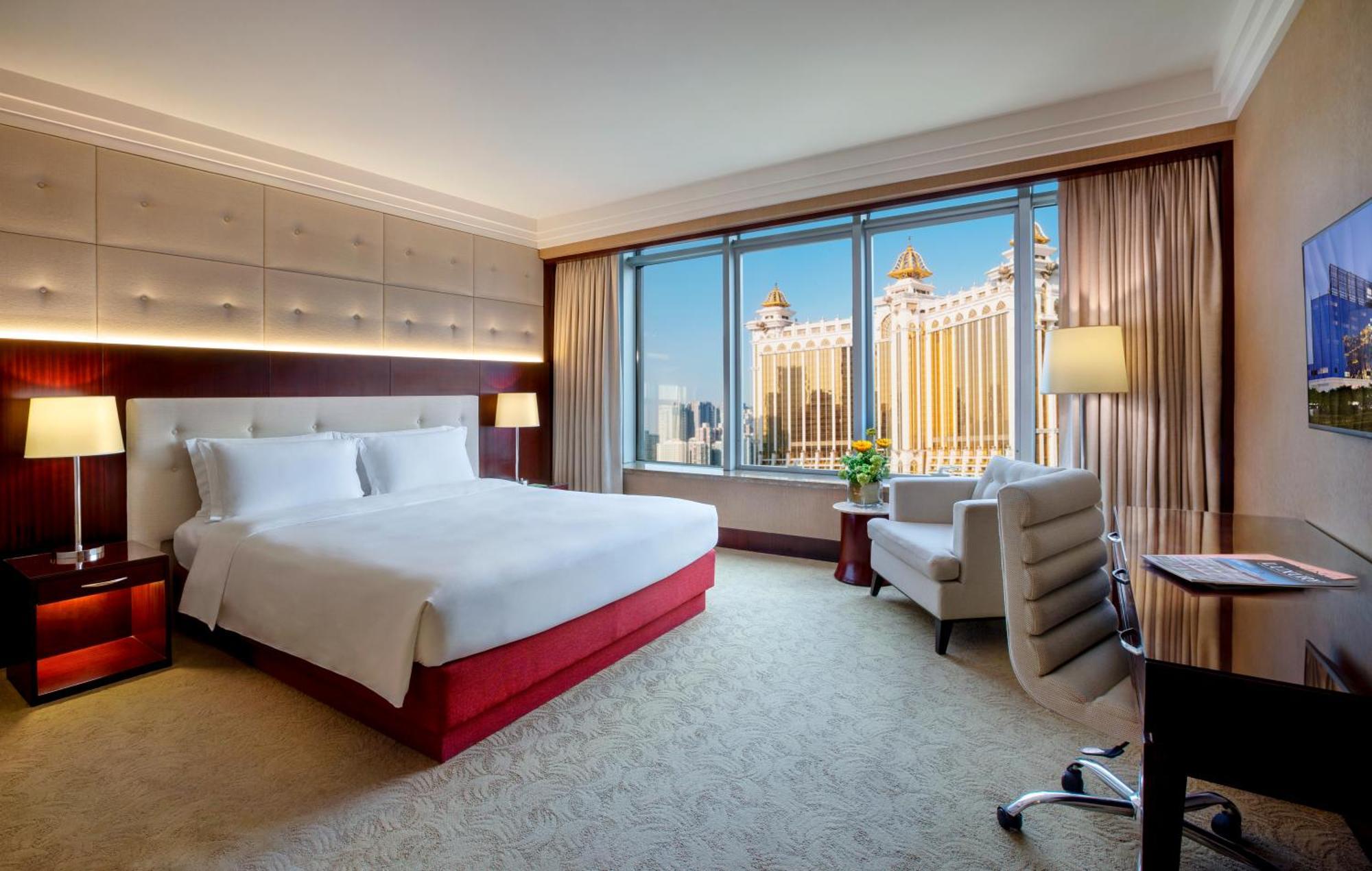 Broadway King Room
