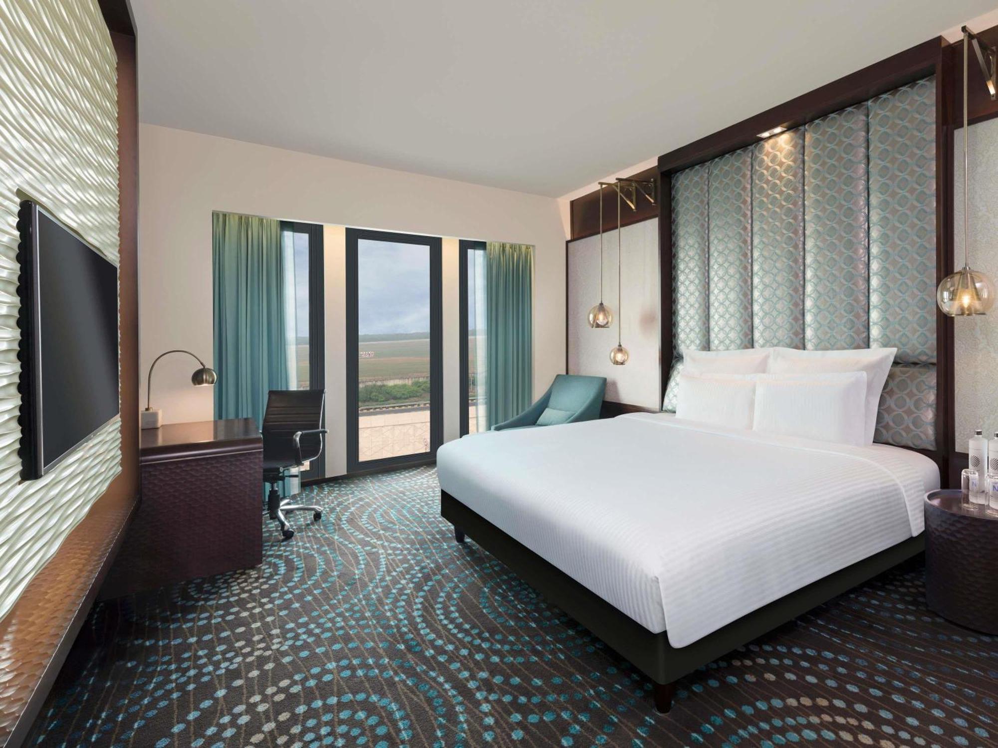 Superior King Room with Bathtub