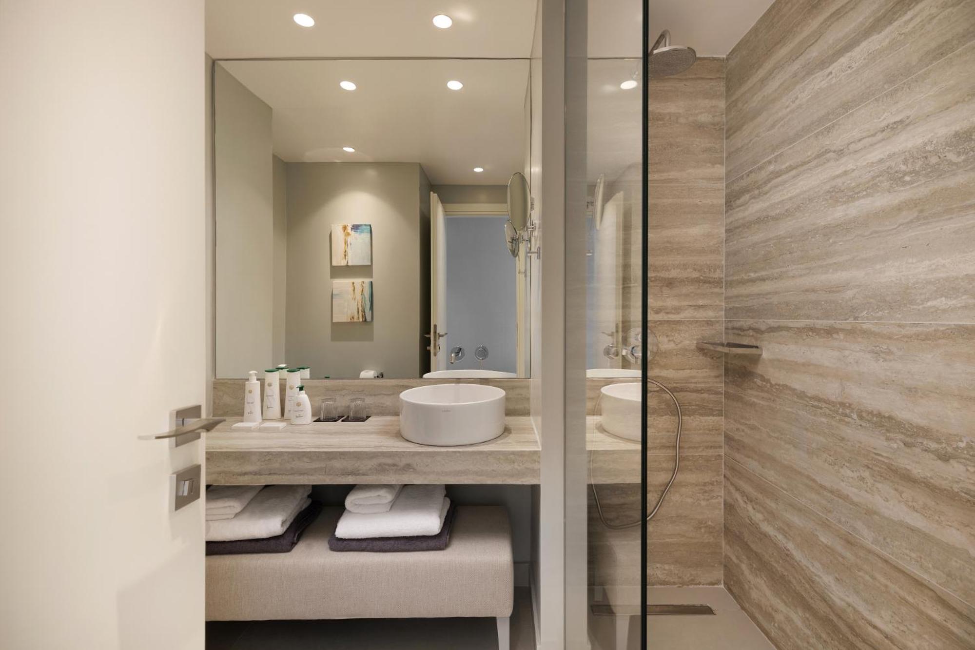 Deluxe Double or Twin Room Sea View