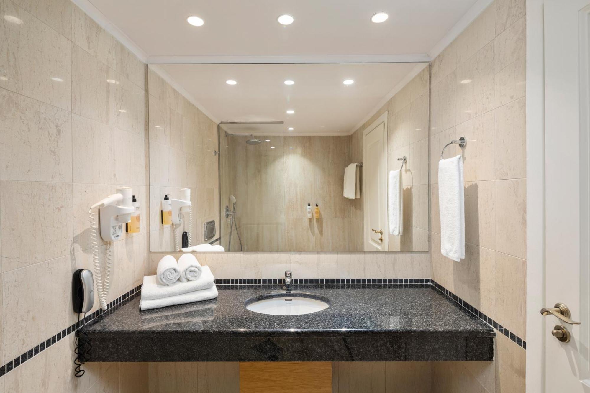 Double or Twin Room Sharing Pool,1731616625:JPEG