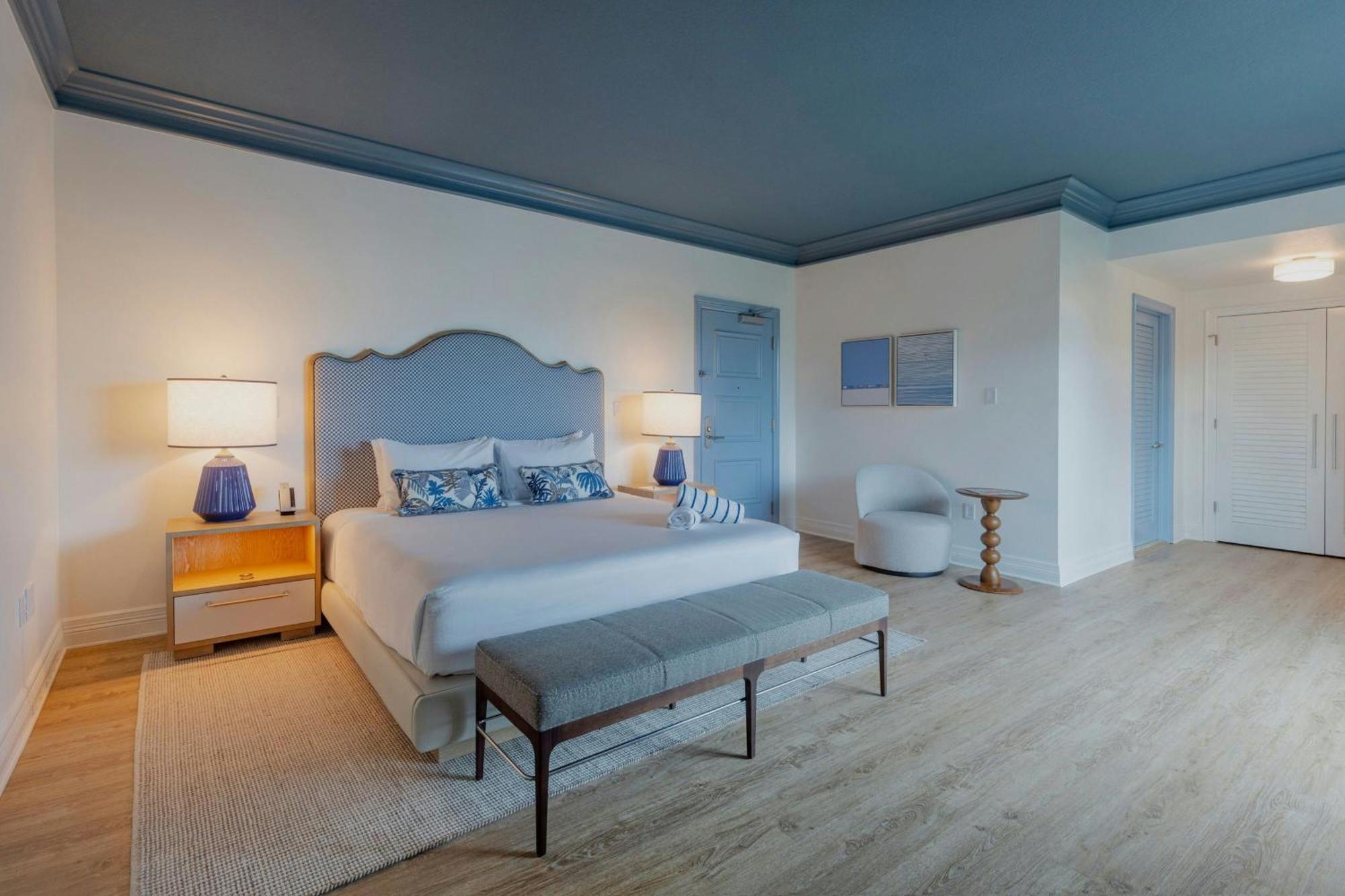 Classic King Room with Balcony and City View,1756846122:JPEG