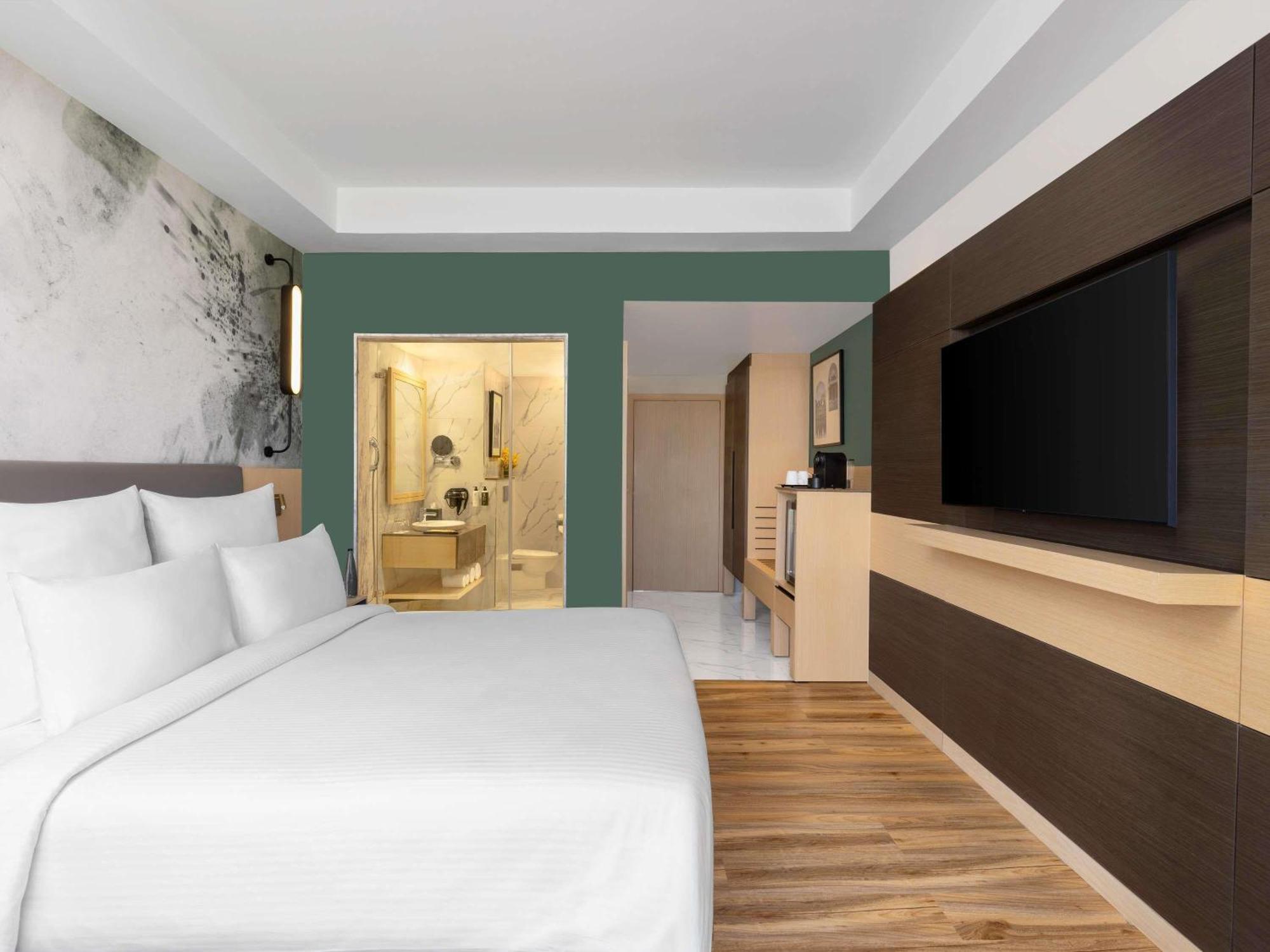Superior Double Room - City Side/Non-Smoking: Avail 15% Off on SPA, 15% off on Food and Soft Beverages,Buy 1 Get 1 on drinks (11 AM-7 PM) at GB*, Free Gaming Zone access, Complimentary Wellness Access, Kids stay Complimentary
