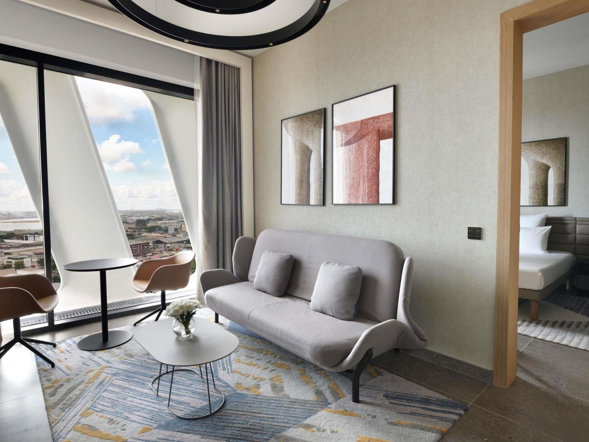 King Suite with Sofa Bed with Executive Lounge Access