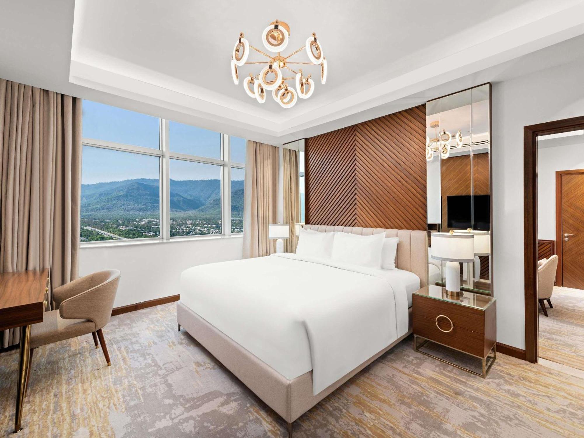 Executive King Suite with Sofa Bed,1735268111:JPEG