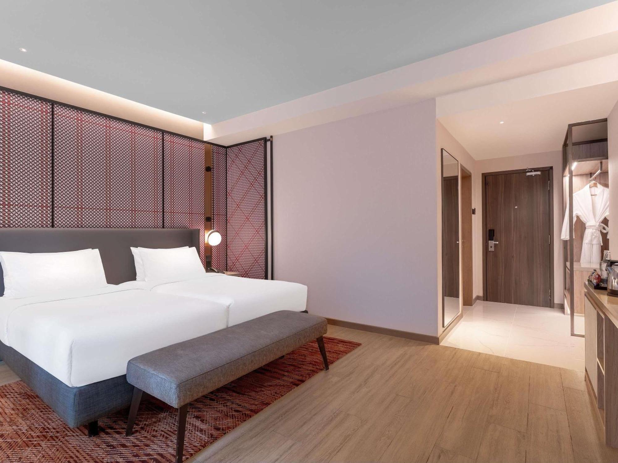 Deluxe Room Twin Beds