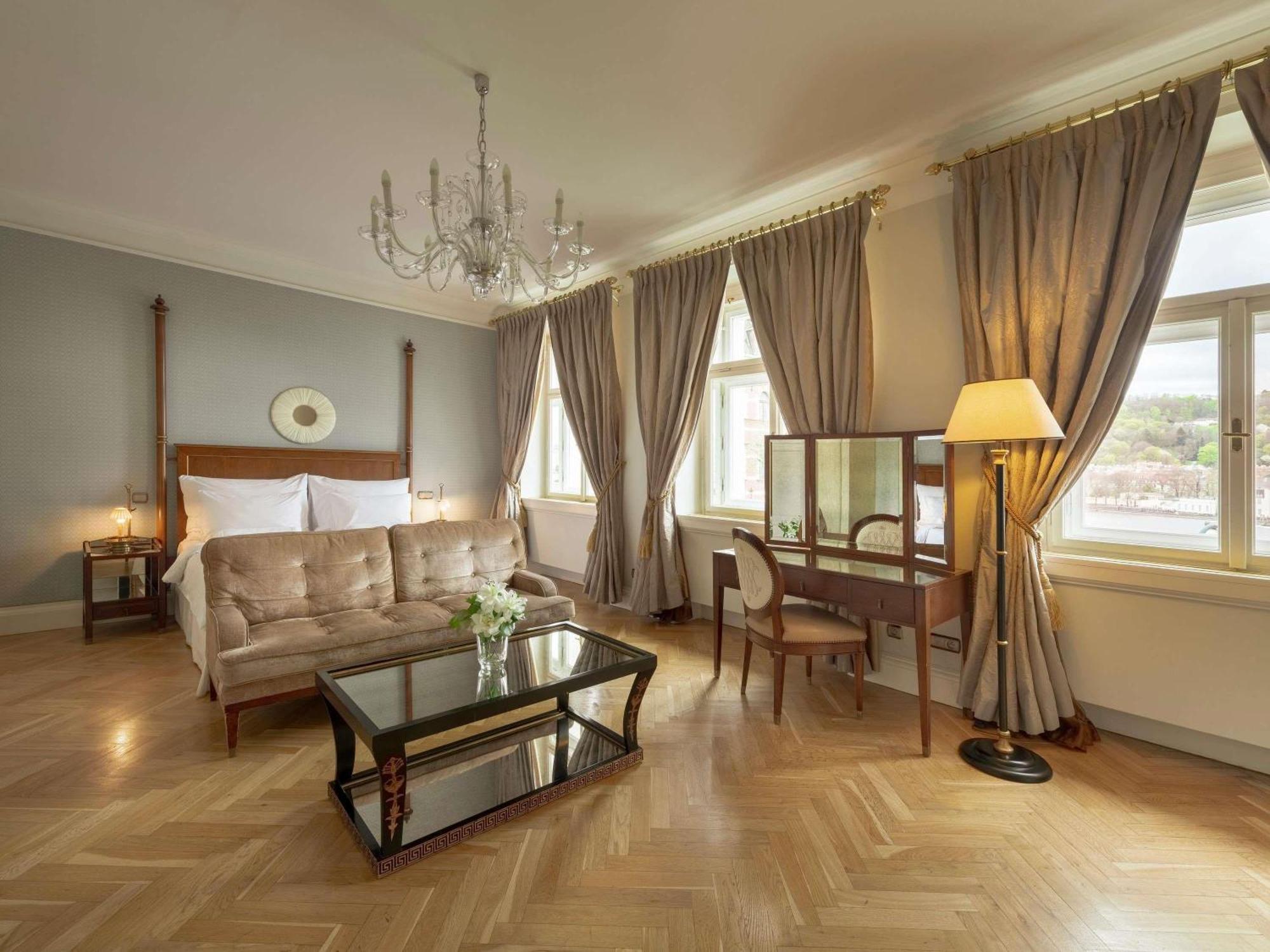 Deluxe King Room River View