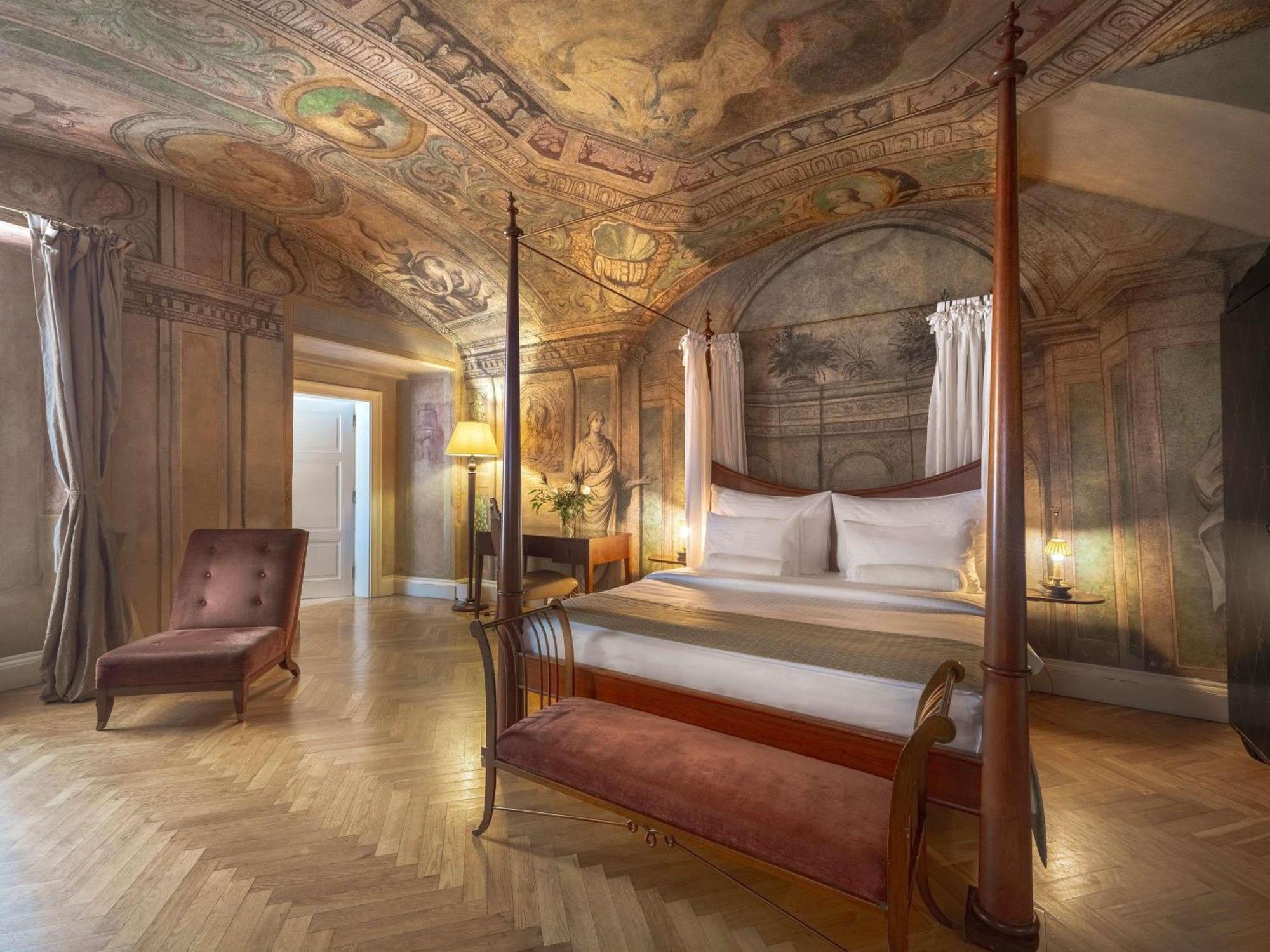 Full Fresco Baroque King Room