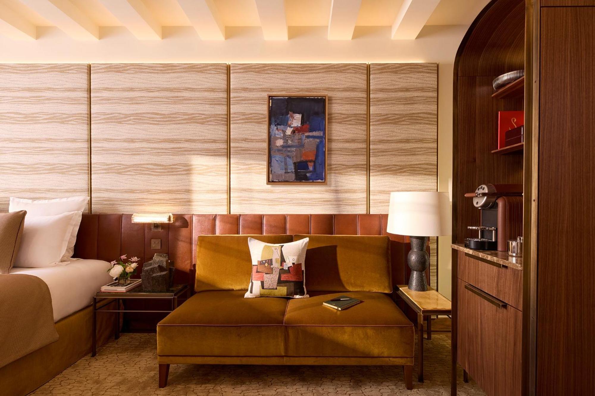 Executive Suite,1739373785:JPEG