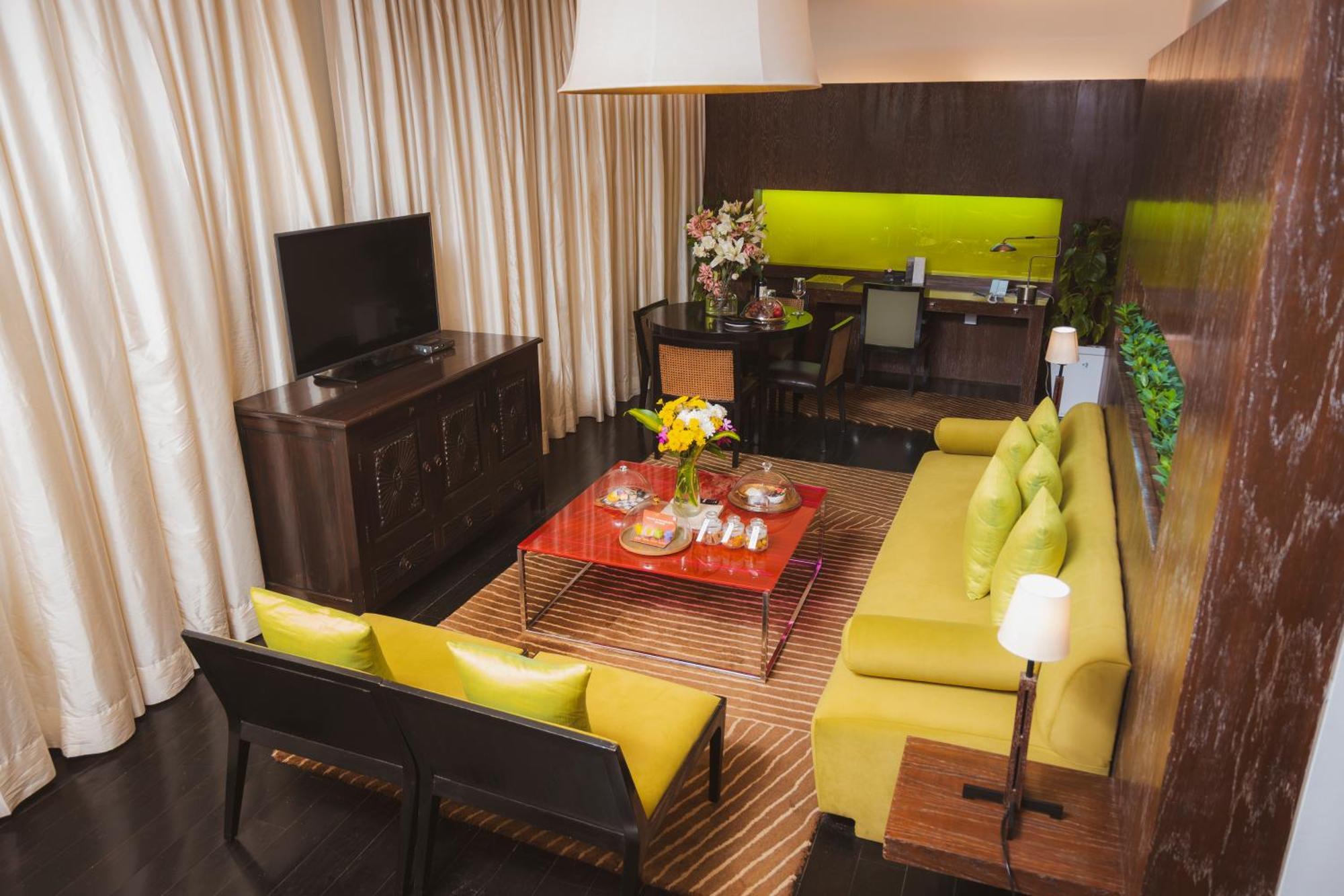 Deluxe Suite Complimentary one way airport transfer on session of Spa on Salon services,1739398109:JPEG
