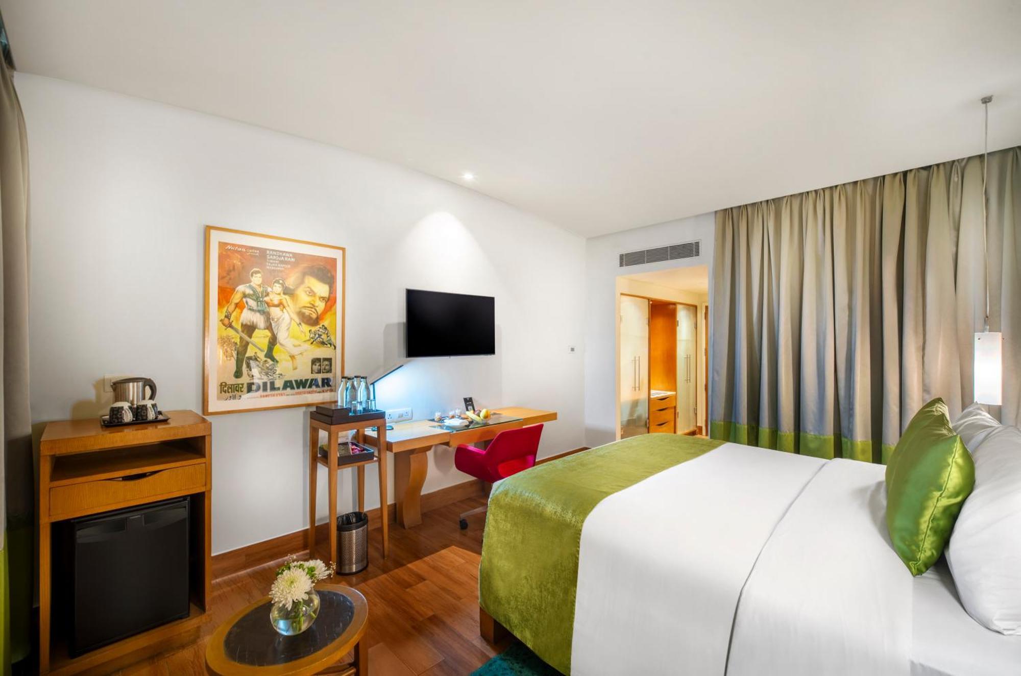 Deluxe Queen Room on Airport Transfers Spa service
