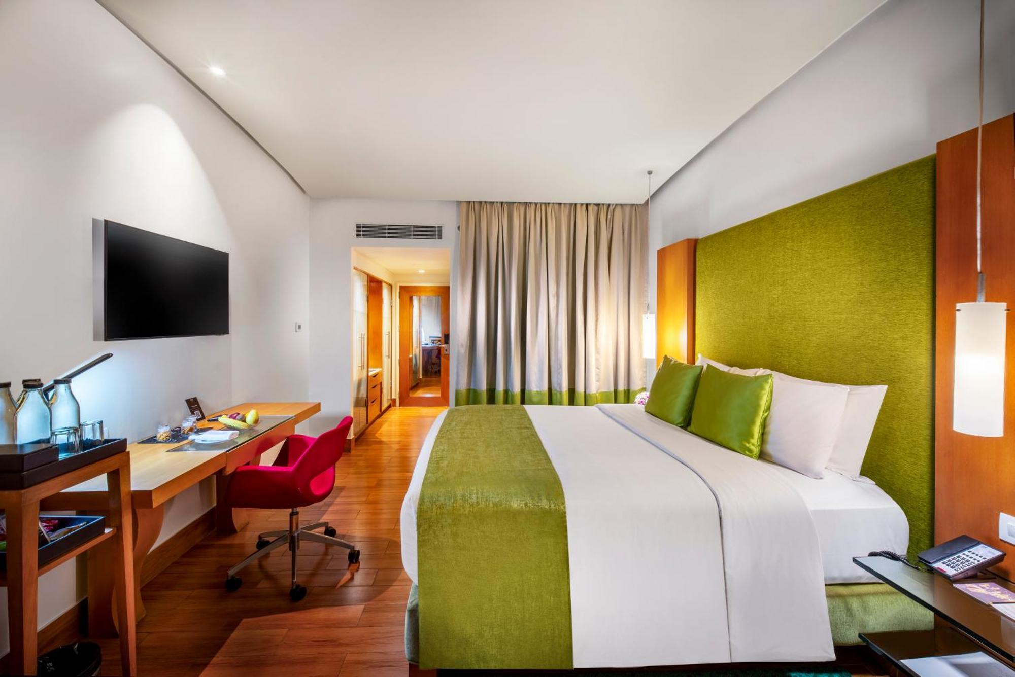 Deluxe Queen Room on Airport Transfers Spa service