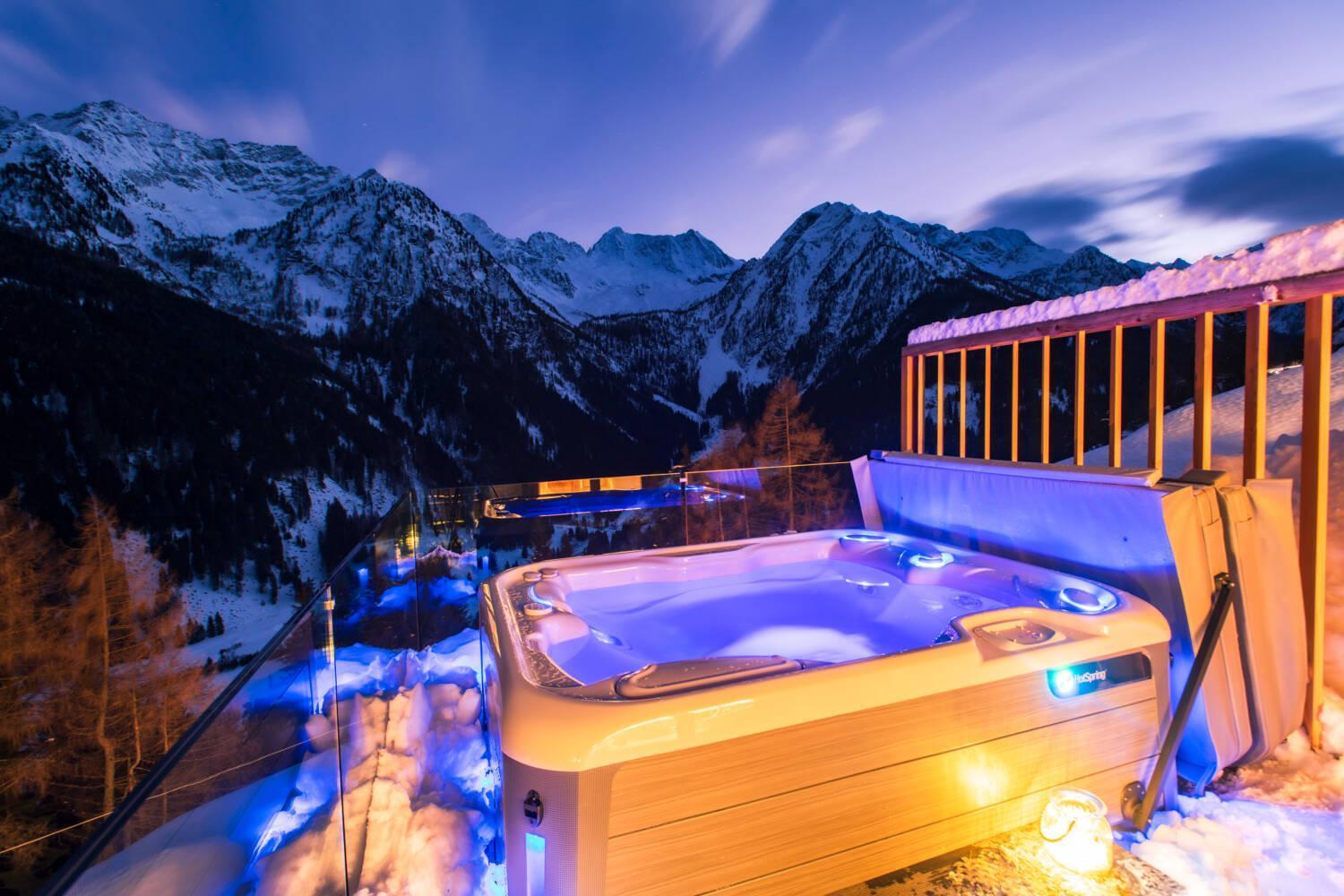 Suite with Hot Tub,1742761856:JPEG