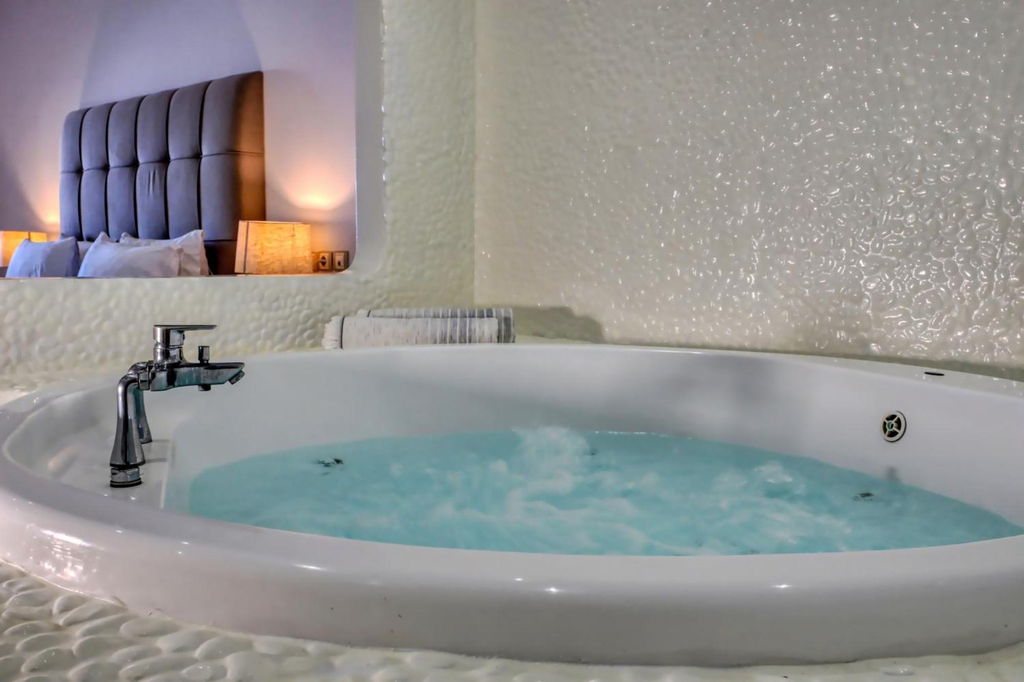 Jacuzzi Premium Suite Indoor Jacuzzi,1739422499:JPEG