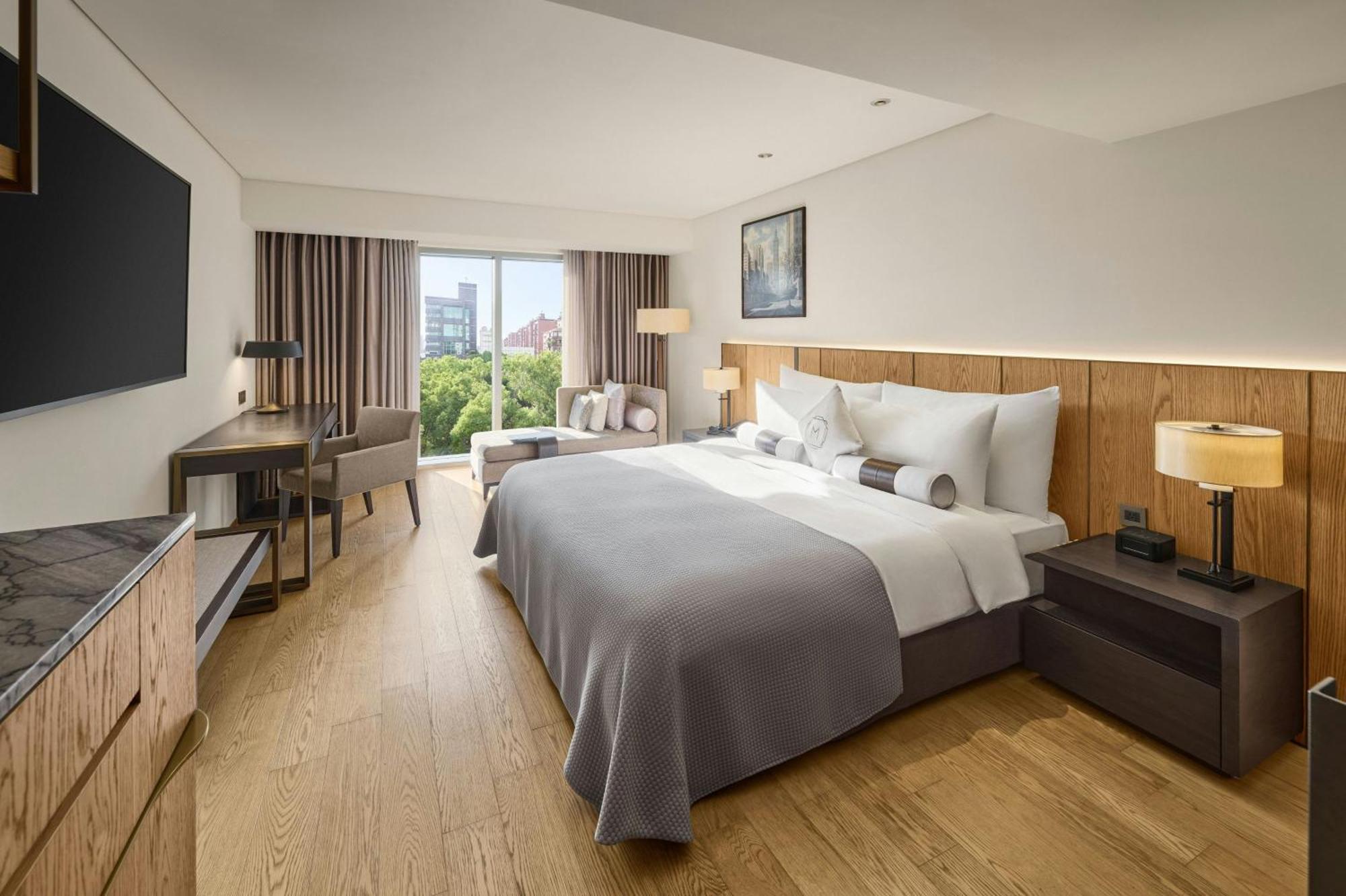 Oasis Room - City View