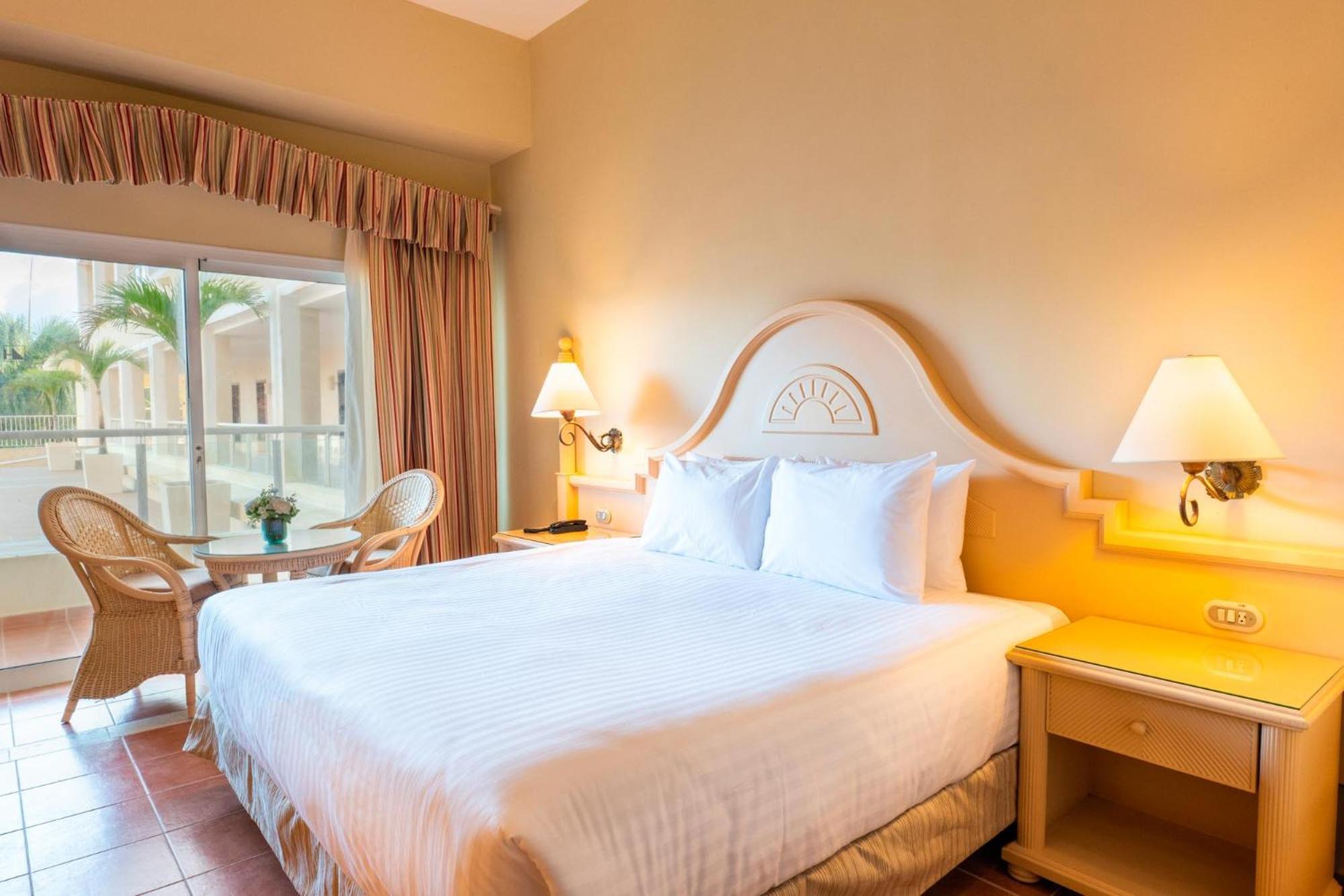 Deluxe Room,1739459613:JPEG