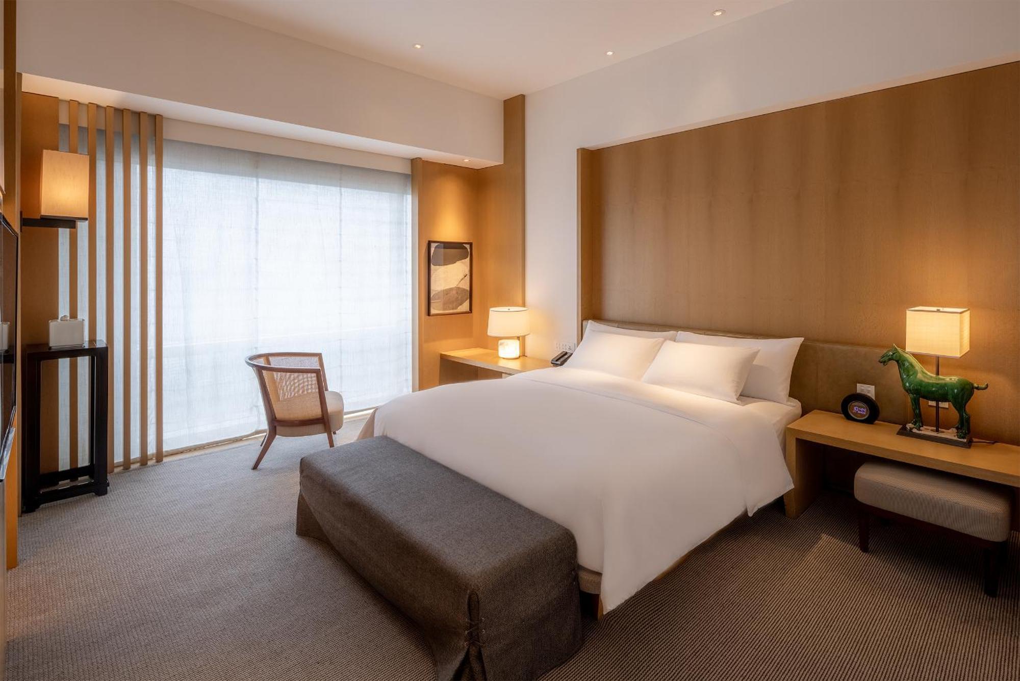 Grand King Suite