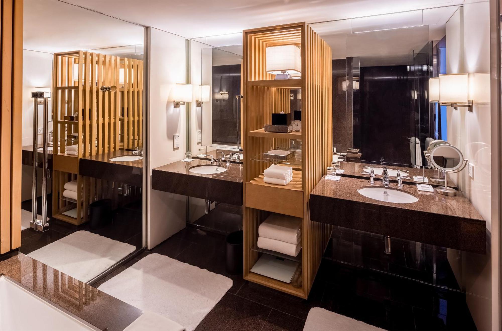 Grand King Suite