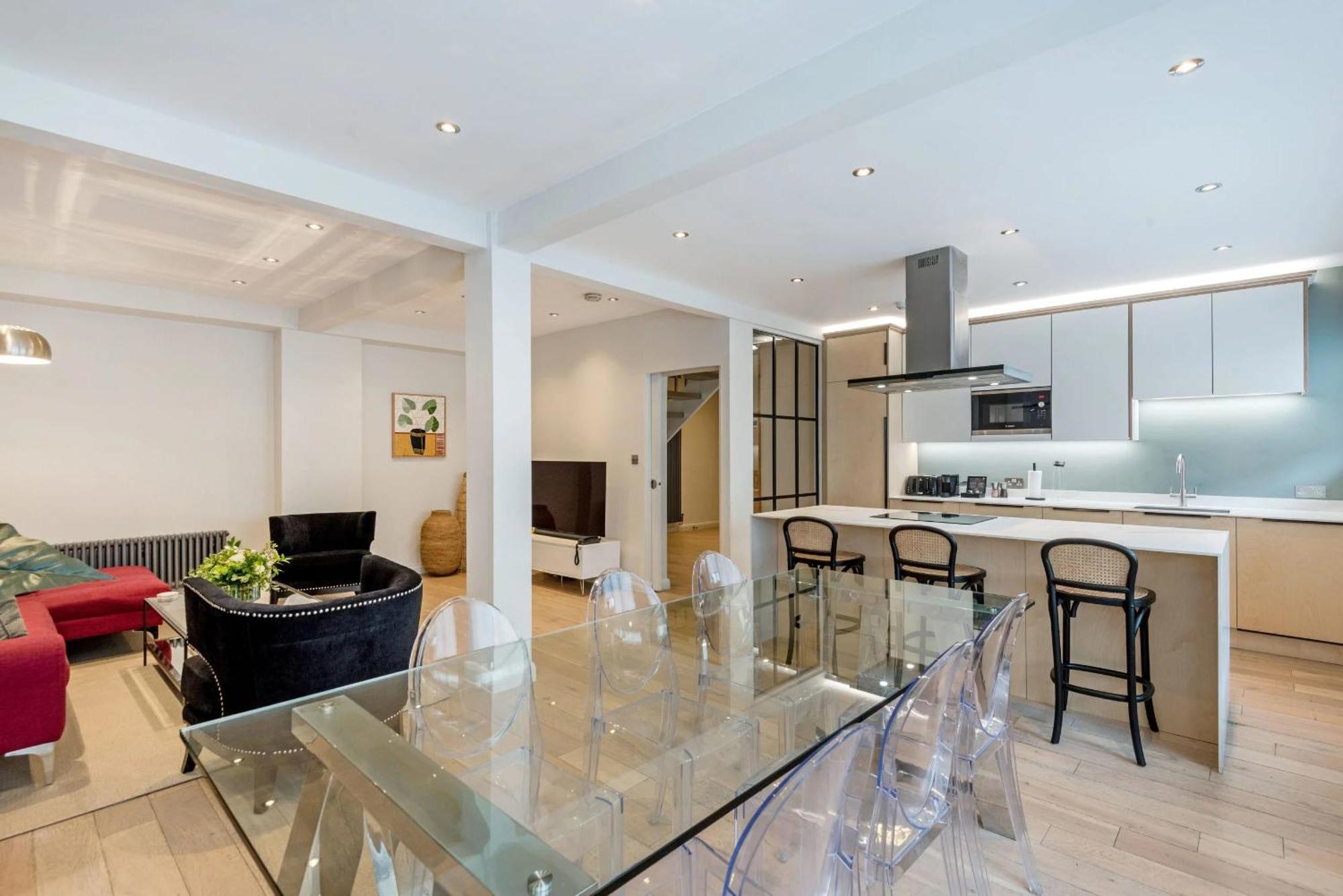 The Buckingham & Lloyds Apartment,1739623899:JPEG