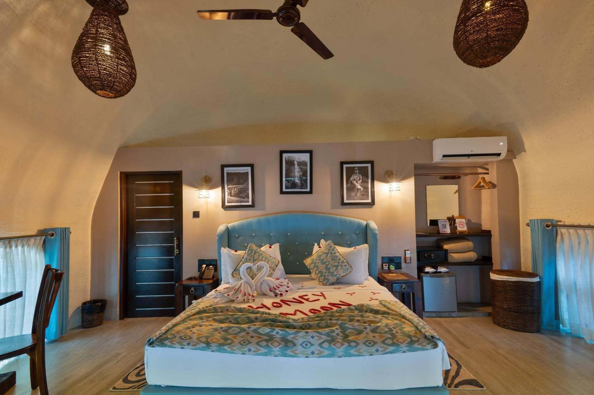 Deluxe Room Mountain View