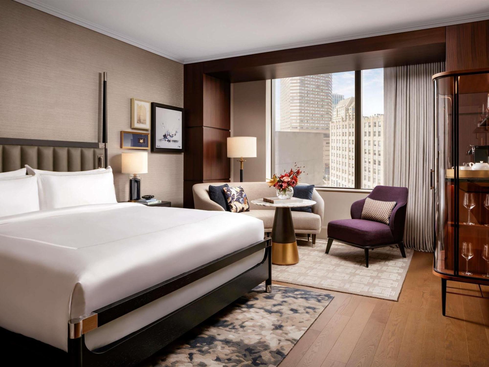 Deluxe King Room with Rain Shower,1739819243:JPEG