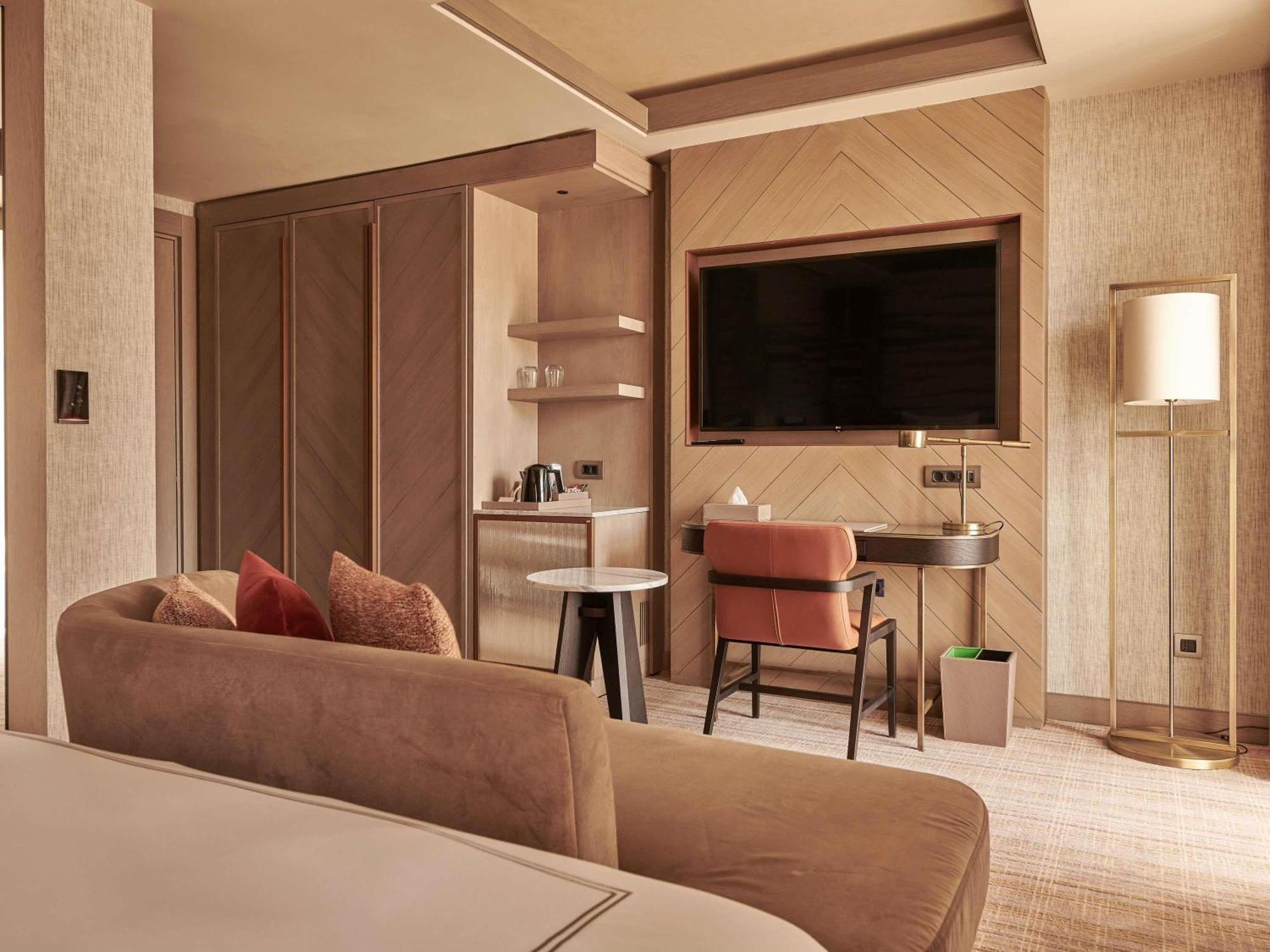 Swiss Deluxe King Room with Terrace