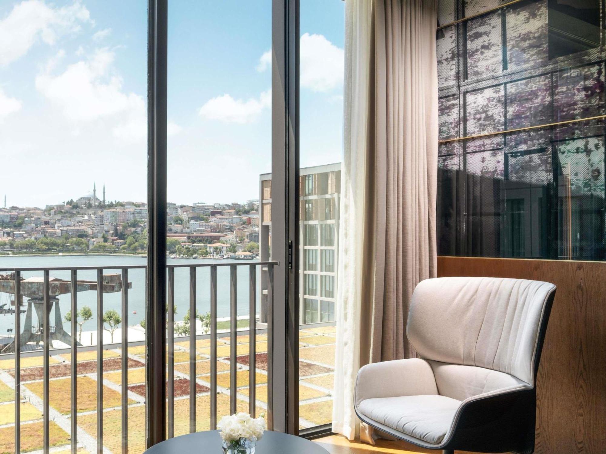 Premium King Room with Sea View - Nickelodeon Play Access,1740057572:JPEG